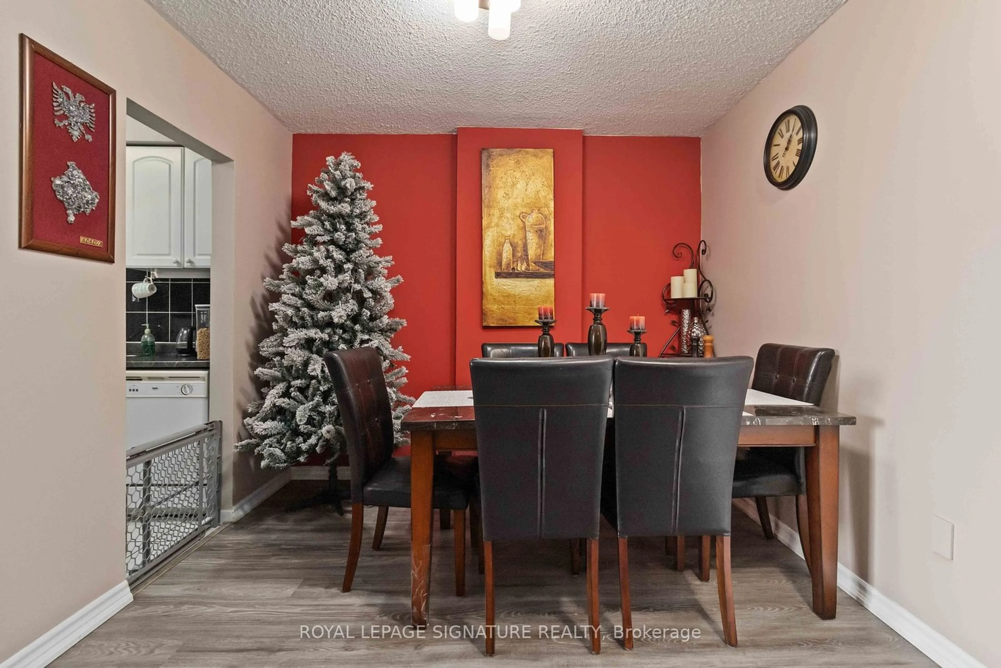 Dining room, wood/laminate floor for 1615 Bloor St #512, Mississauga Ontario L4X 1S2