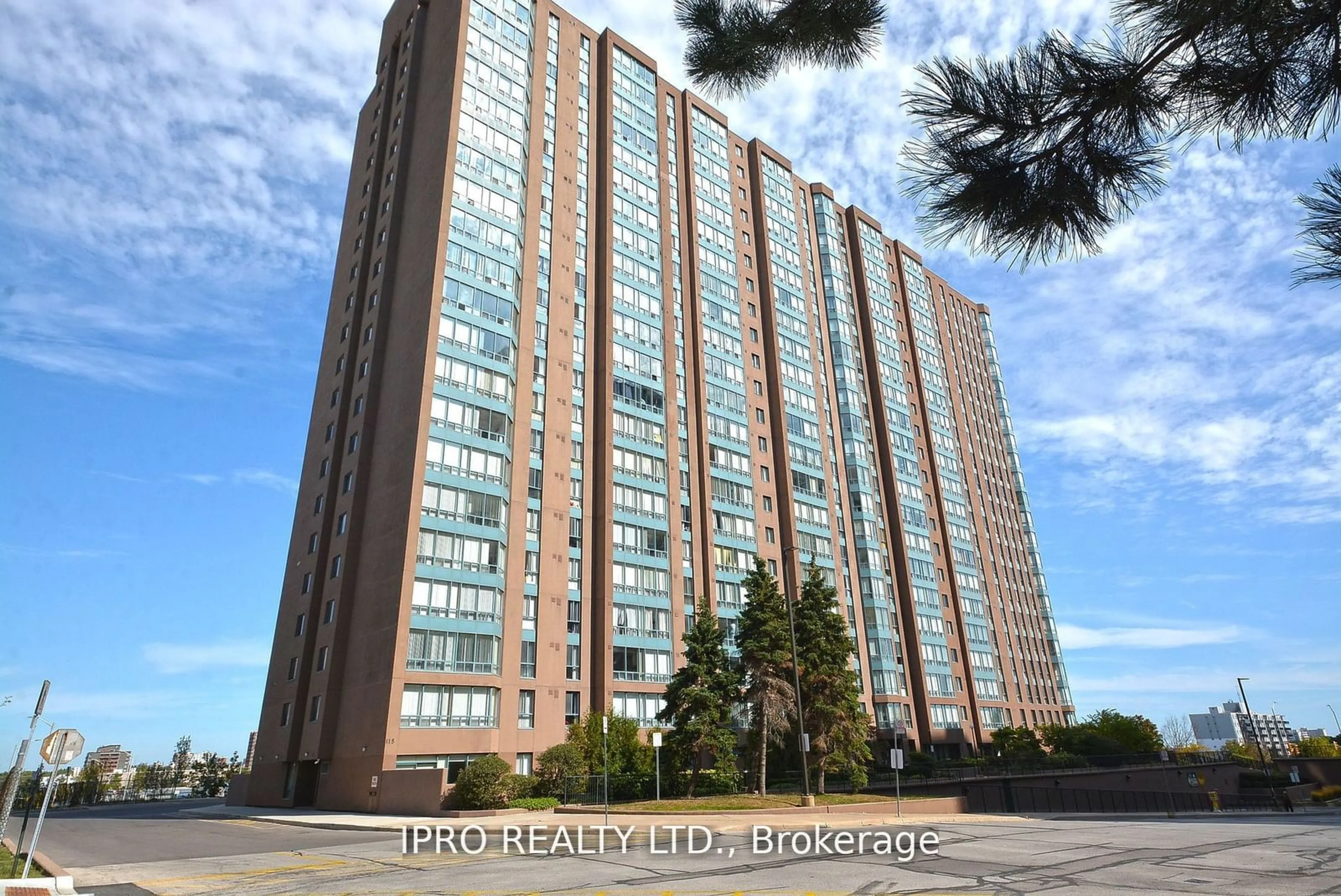 Indoor foyer for 115 Hillcrest Ave #2114, Mississauga Ontario L5B 3Y9