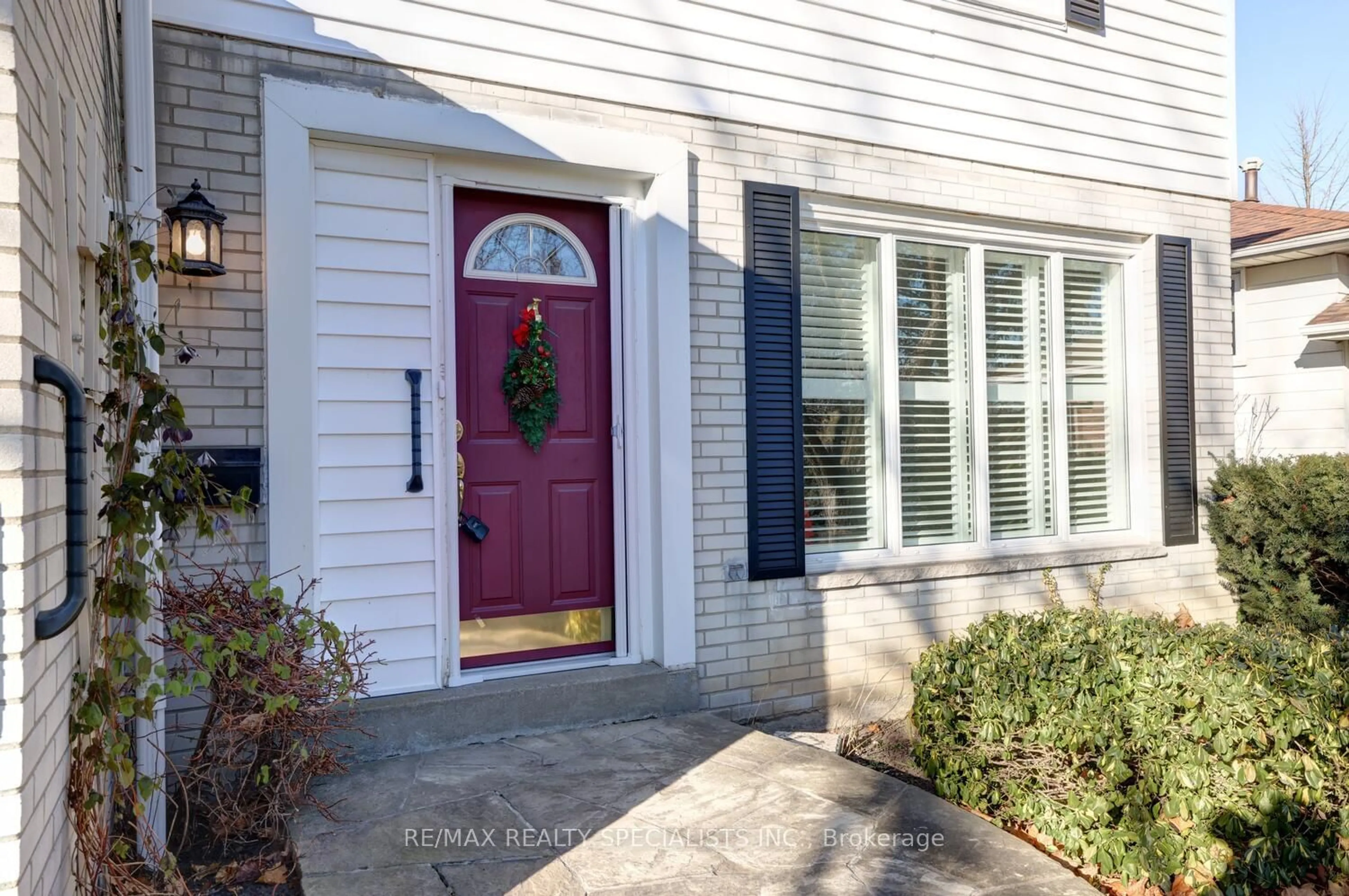 Indoor entryway for 2196 Thorn Lodge Dr, Mississauga Ontario L5K 1K2