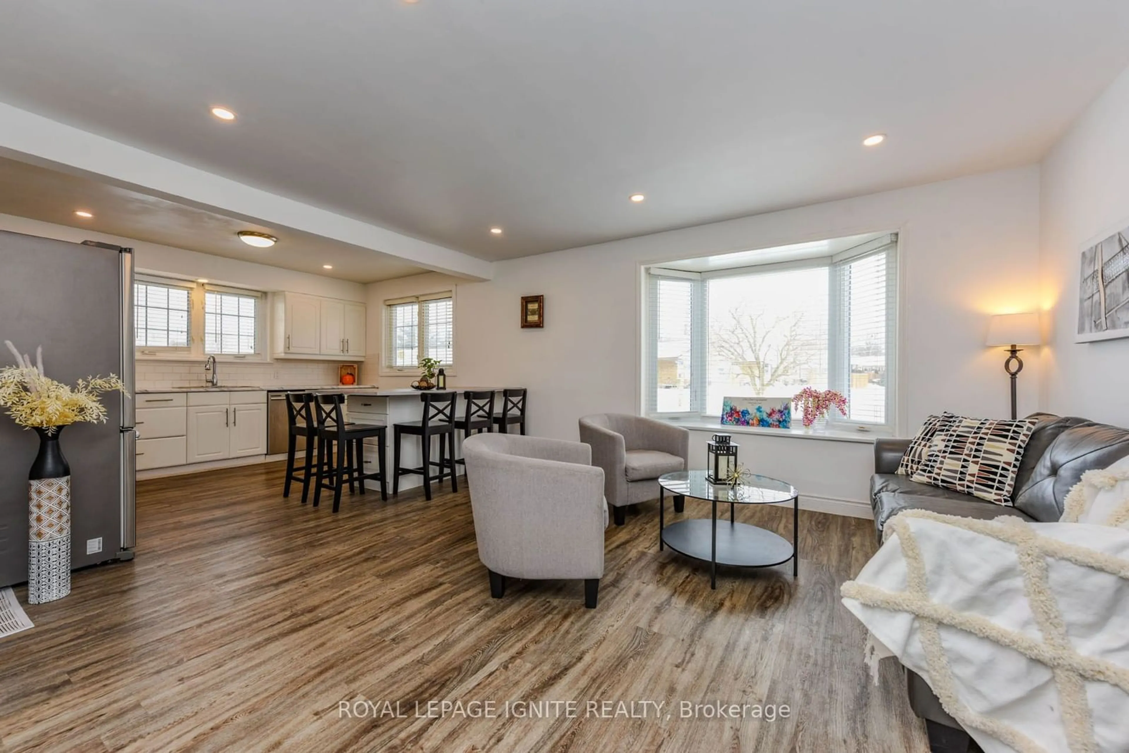 Open concept kitchen, wood/laminate floor for 208 Riverplace Cres, Milton Ontario L9T 1W5