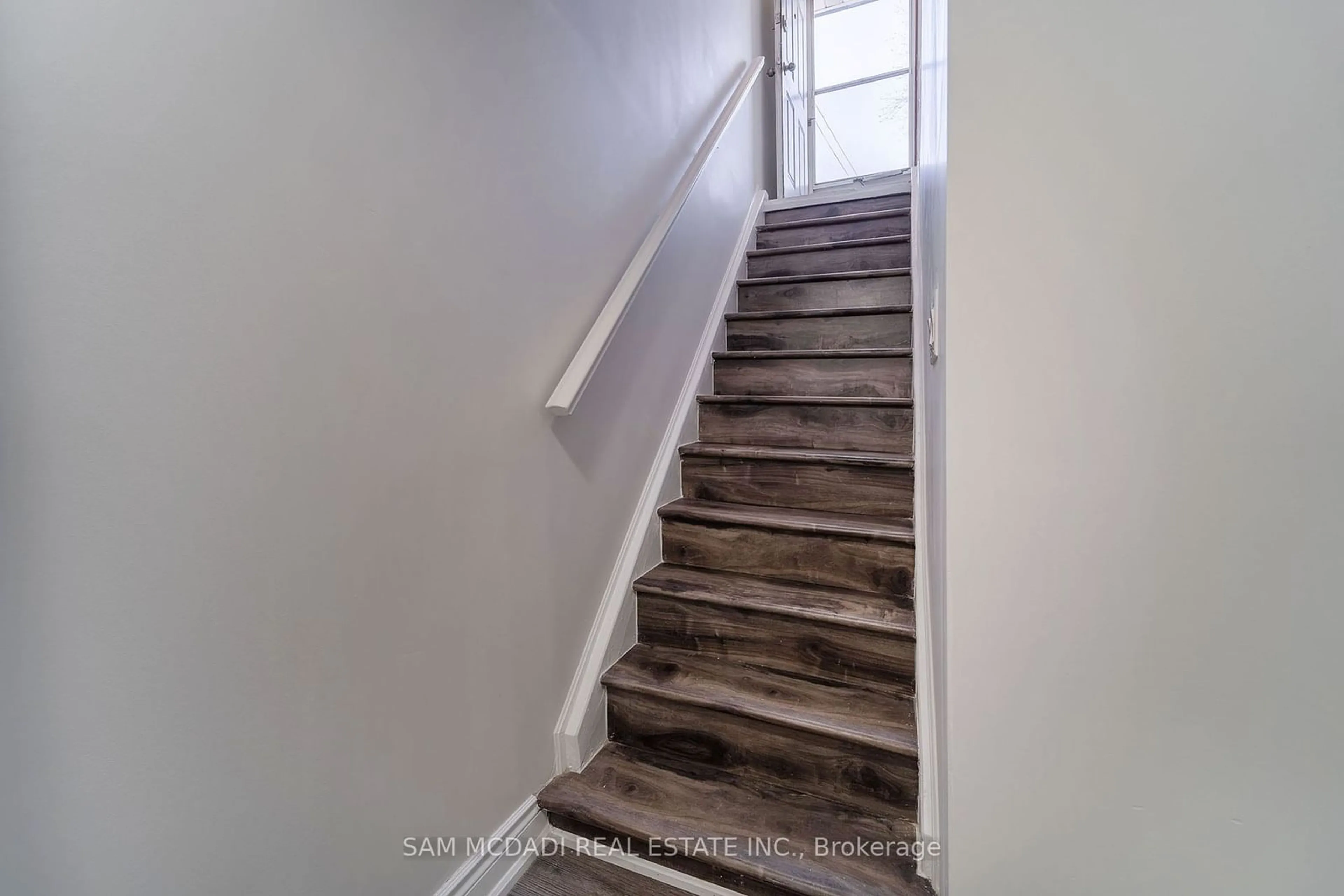 Stairs for 64 Florence Dr, Oakville Ontario L6K 1V6