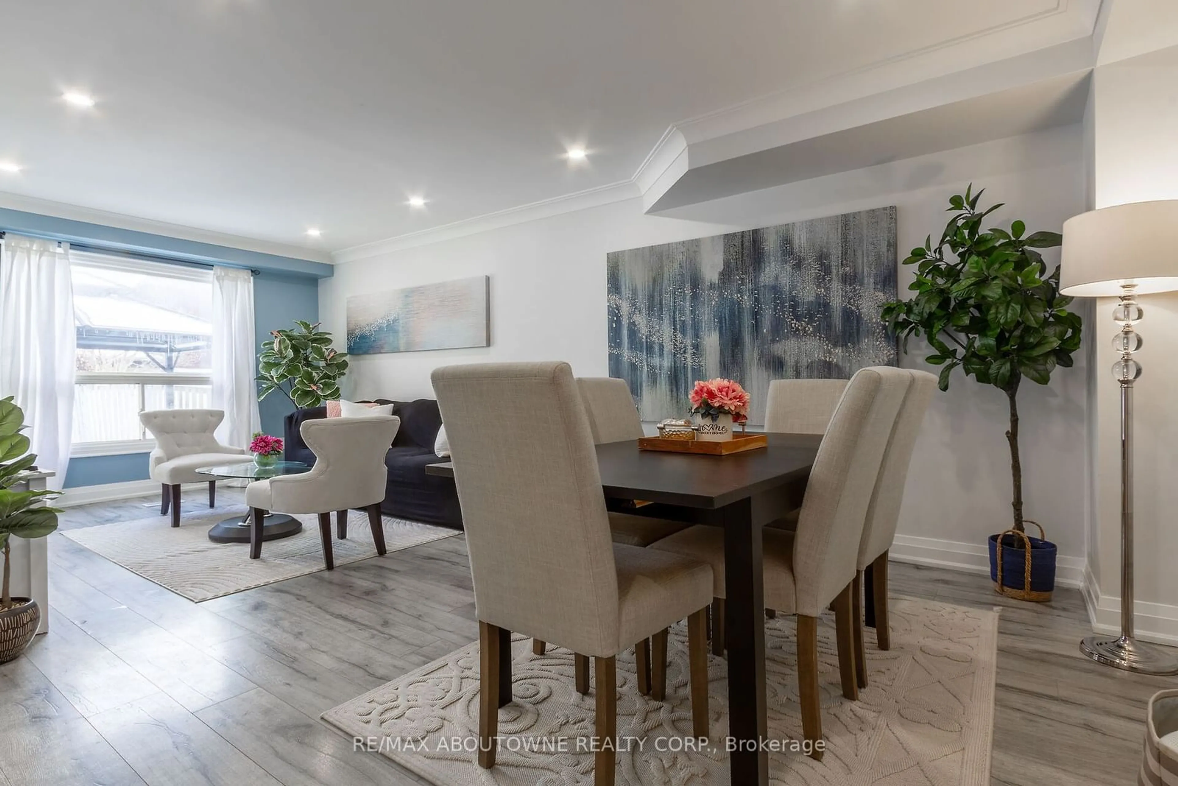 Dining room, wood/laminate floor for 3373 Fenwick Cres, Mississauga Ontario L5L 5N5