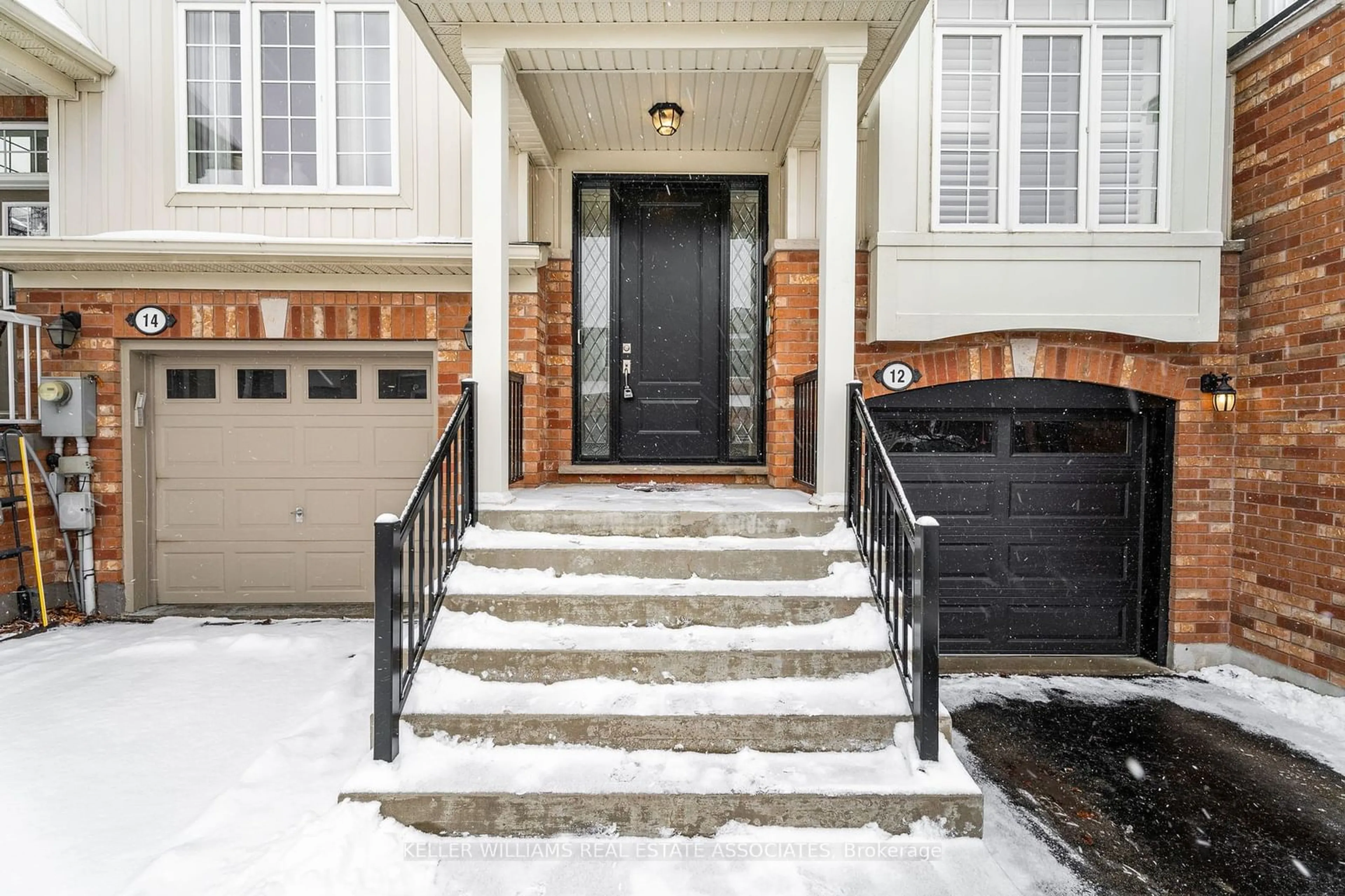 Indoor entryway for 12 Sutcliff Lane, Halton Hills Ontario L7G 0C2