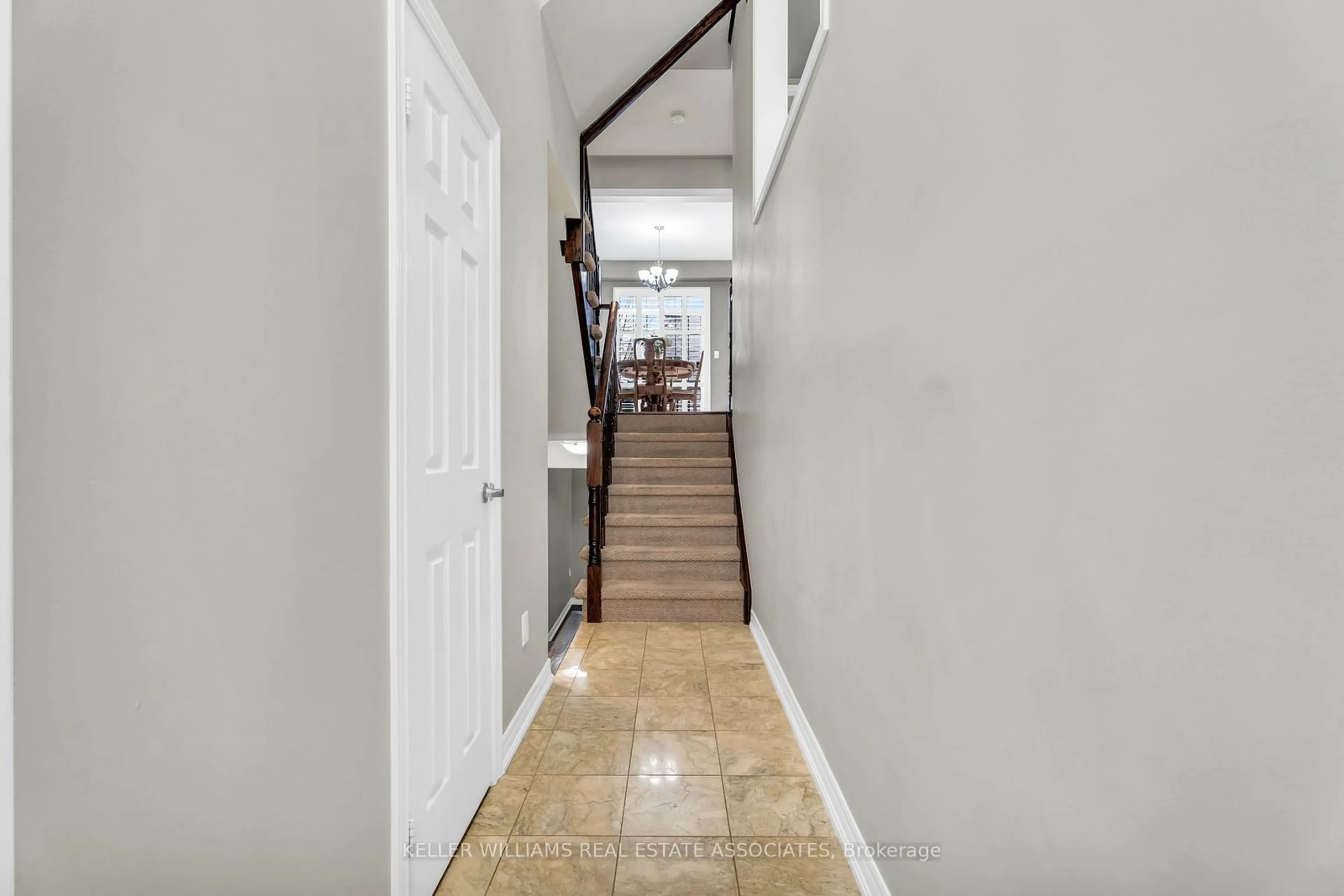 Indoor entryway for 12 Sutcliff Lane, Halton Hills Ontario L7G 0C2