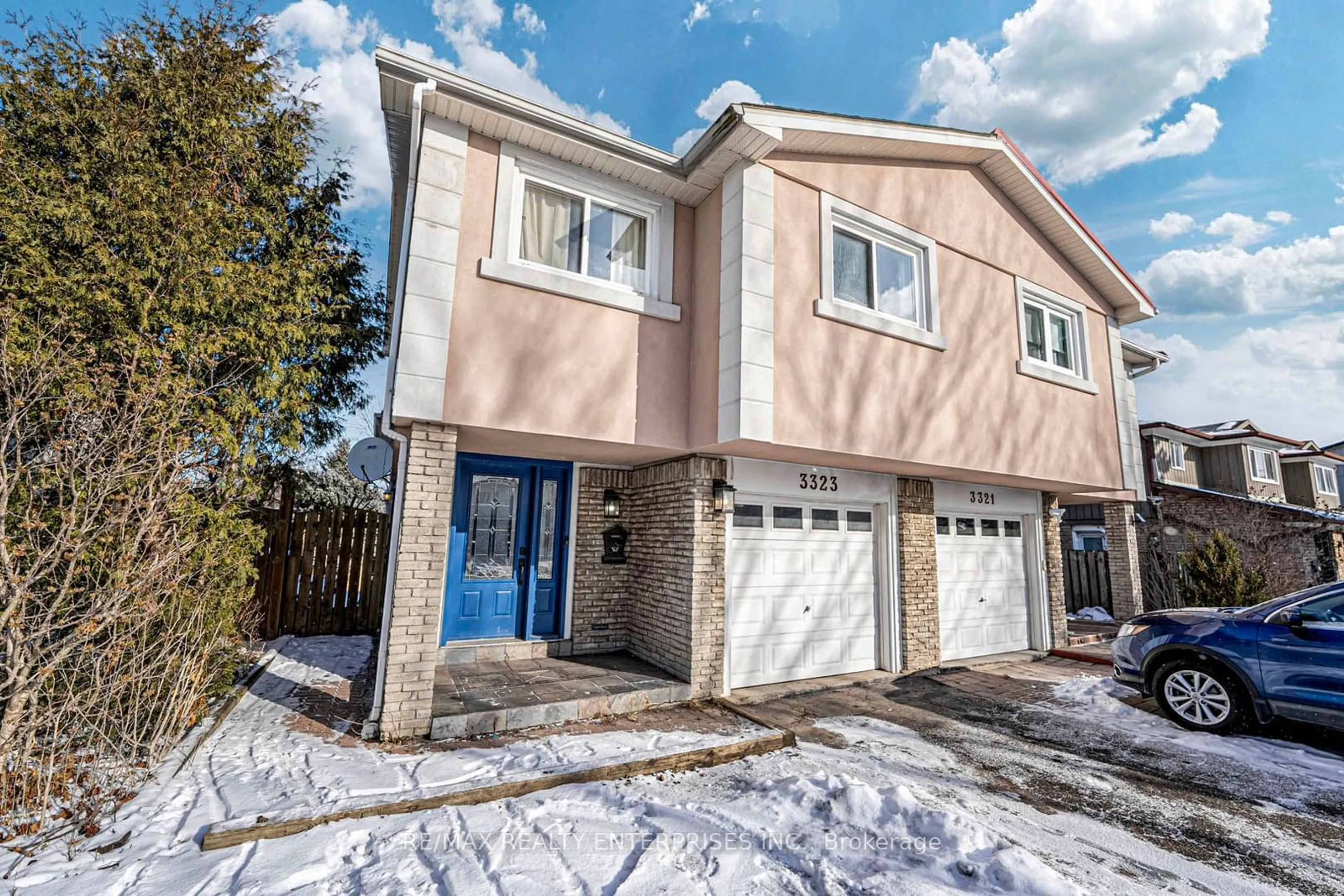 Home with brick exterior material, street for 3323 Martins Pine Cres, Mississauga Ontario L5L 1G3