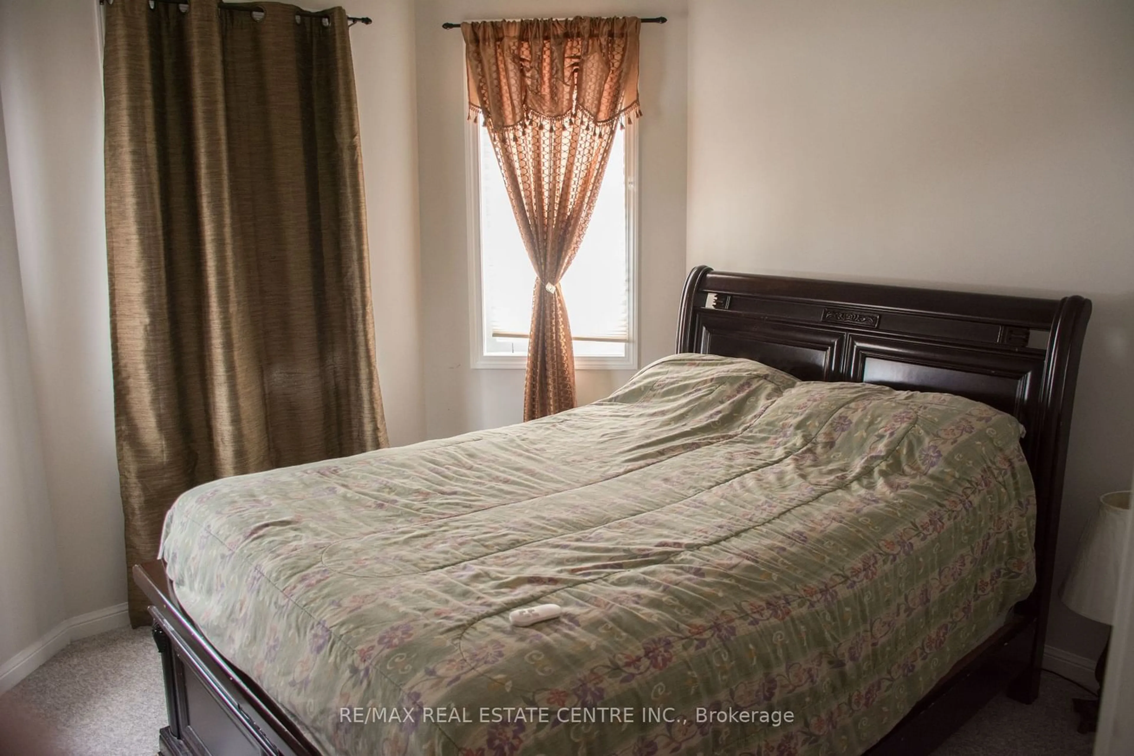 Bedroom with bed, unknown for 448 Tonelli Lane, Milton Ontario L9T 0N5