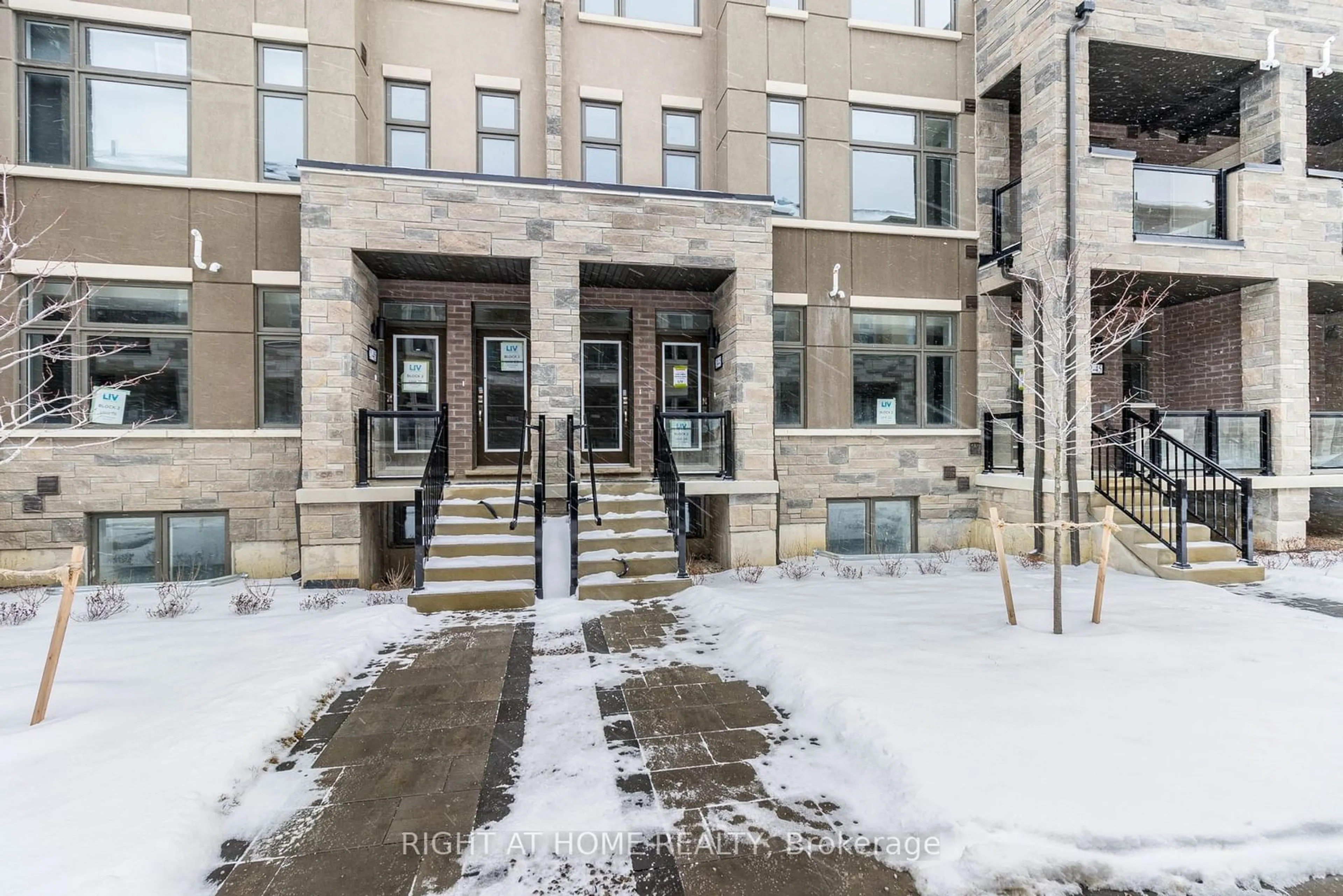 Indoor foyer for 45 Fieldridge Cres #24, Brampton Ontario L6R 4G6