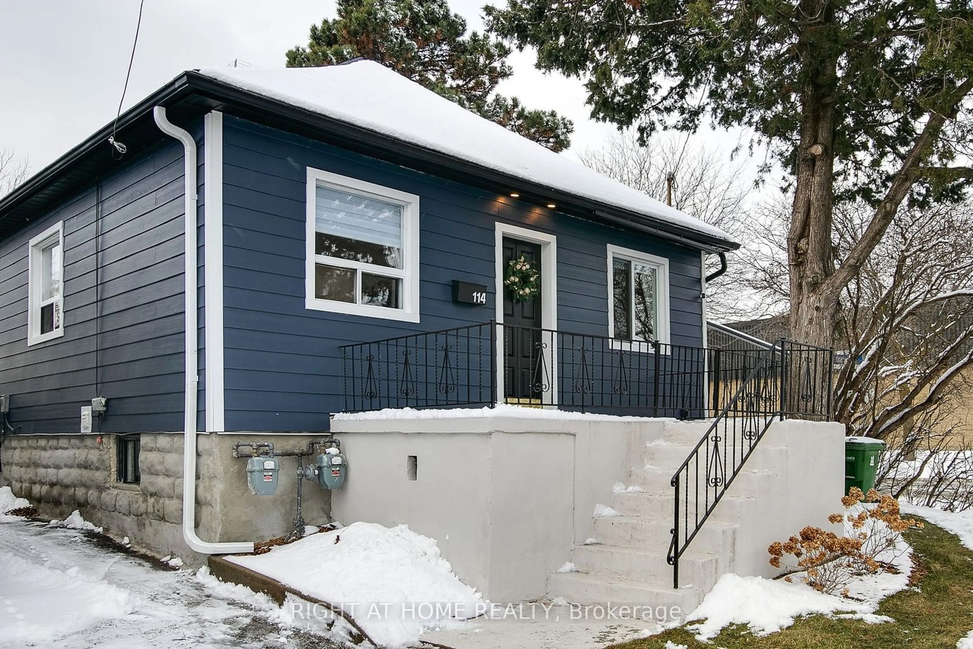 Home with vinyl exterior material, street for 114 Thirtieth St, Toronto Ontario M8W 3C2