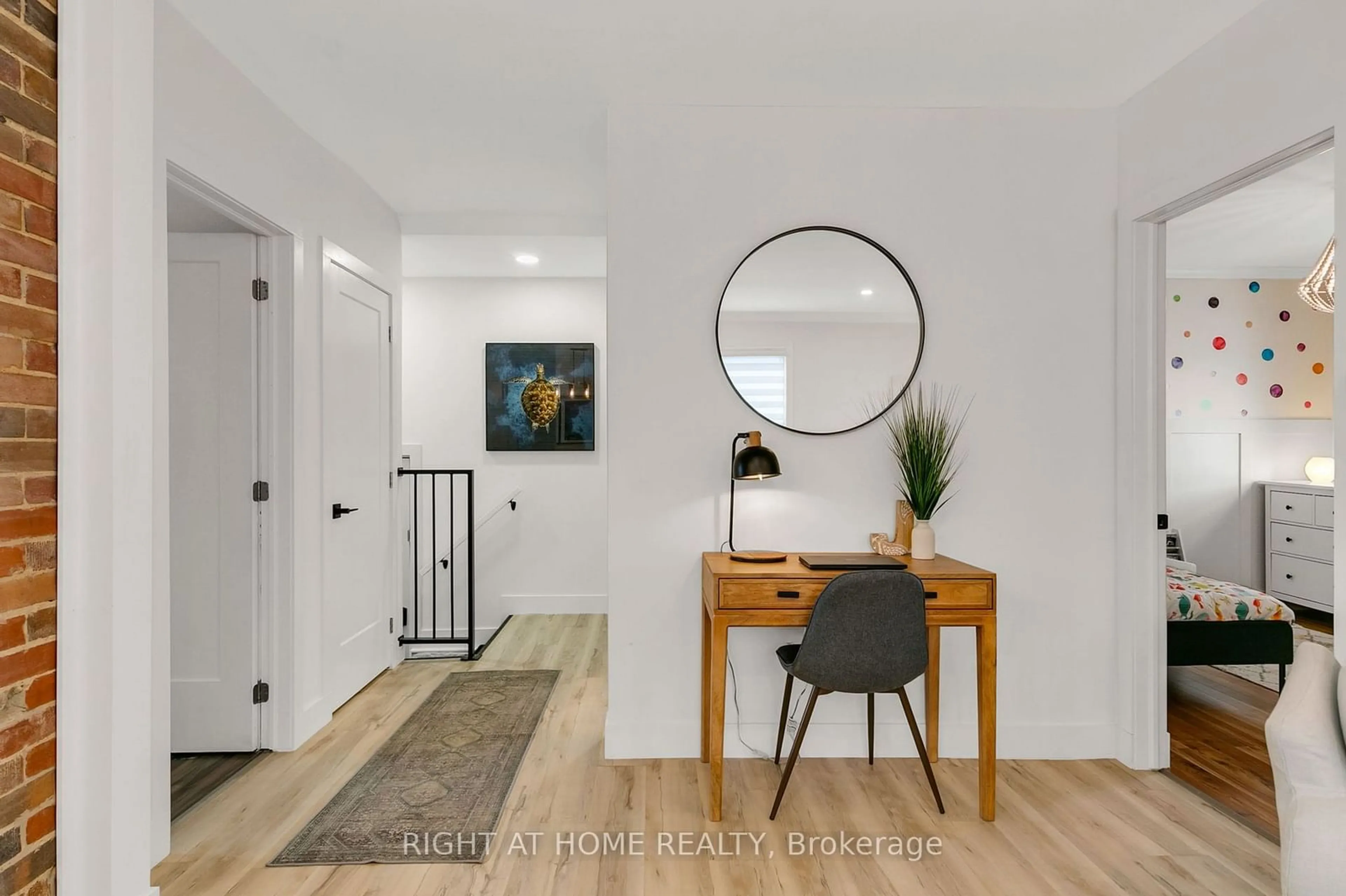 Indoor entryway for 114 Thirtieth St, Toronto Ontario M8W 3C2