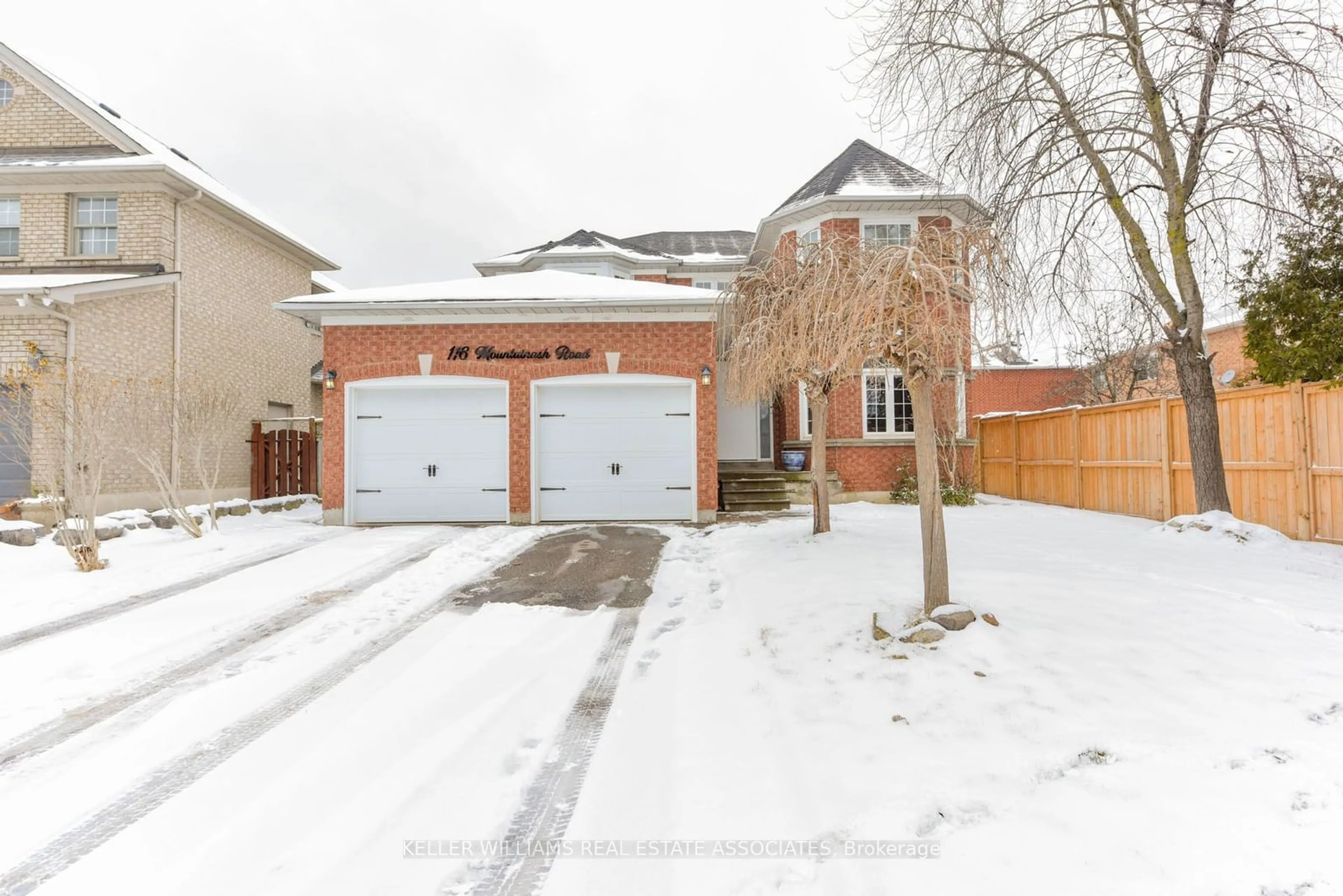 A pic from outside/outdoor area/front of a property/back of a property/a pic from drone, street for 116 Mountainash Rd, Brampton Ontario L6R 1H8