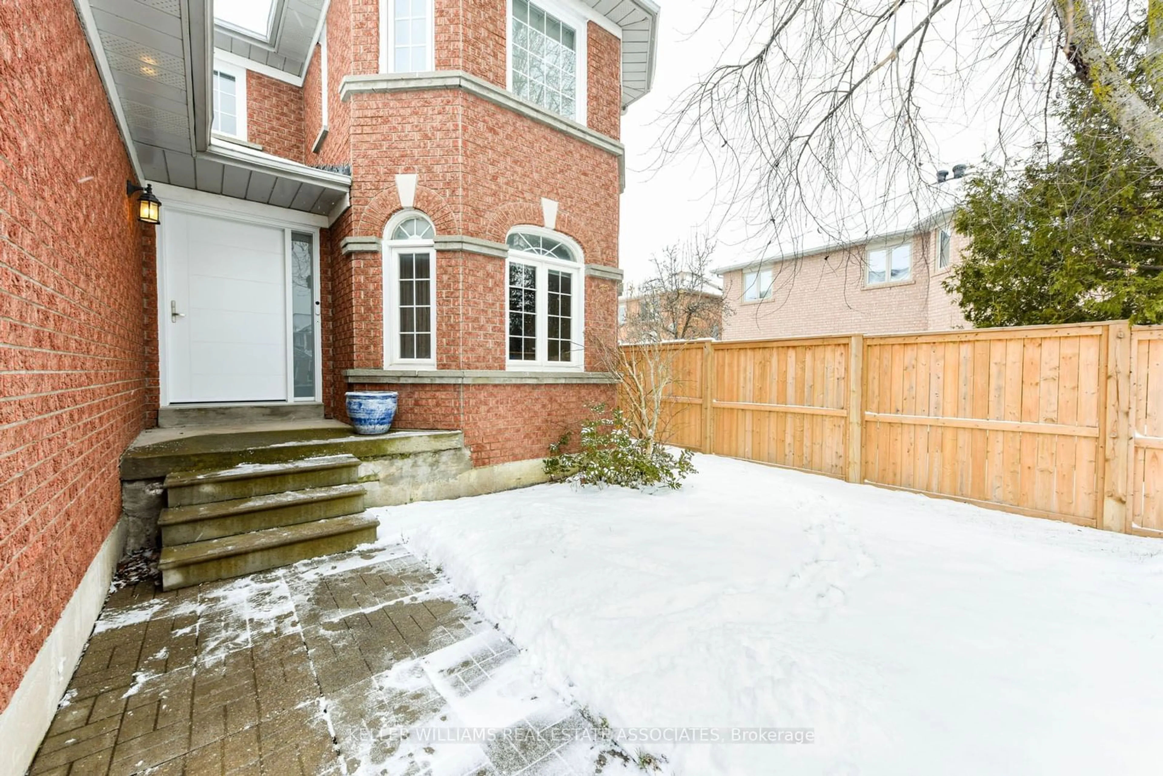 Patio, street for 116 Mountainash Rd, Brampton Ontario L6R 1H8