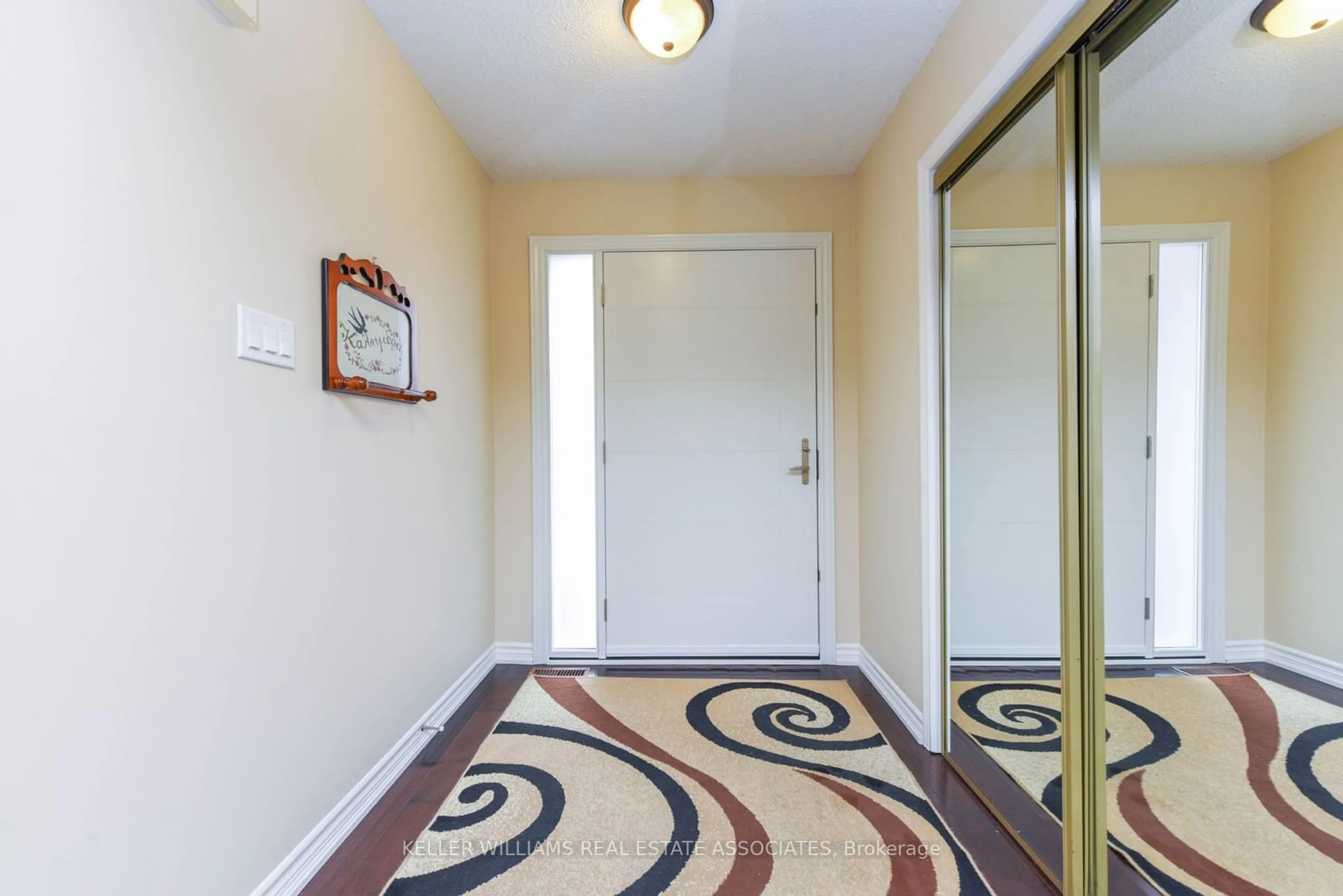 Indoor foyer for 116 Mountainash Rd, Brampton Ontario L6R 1H8