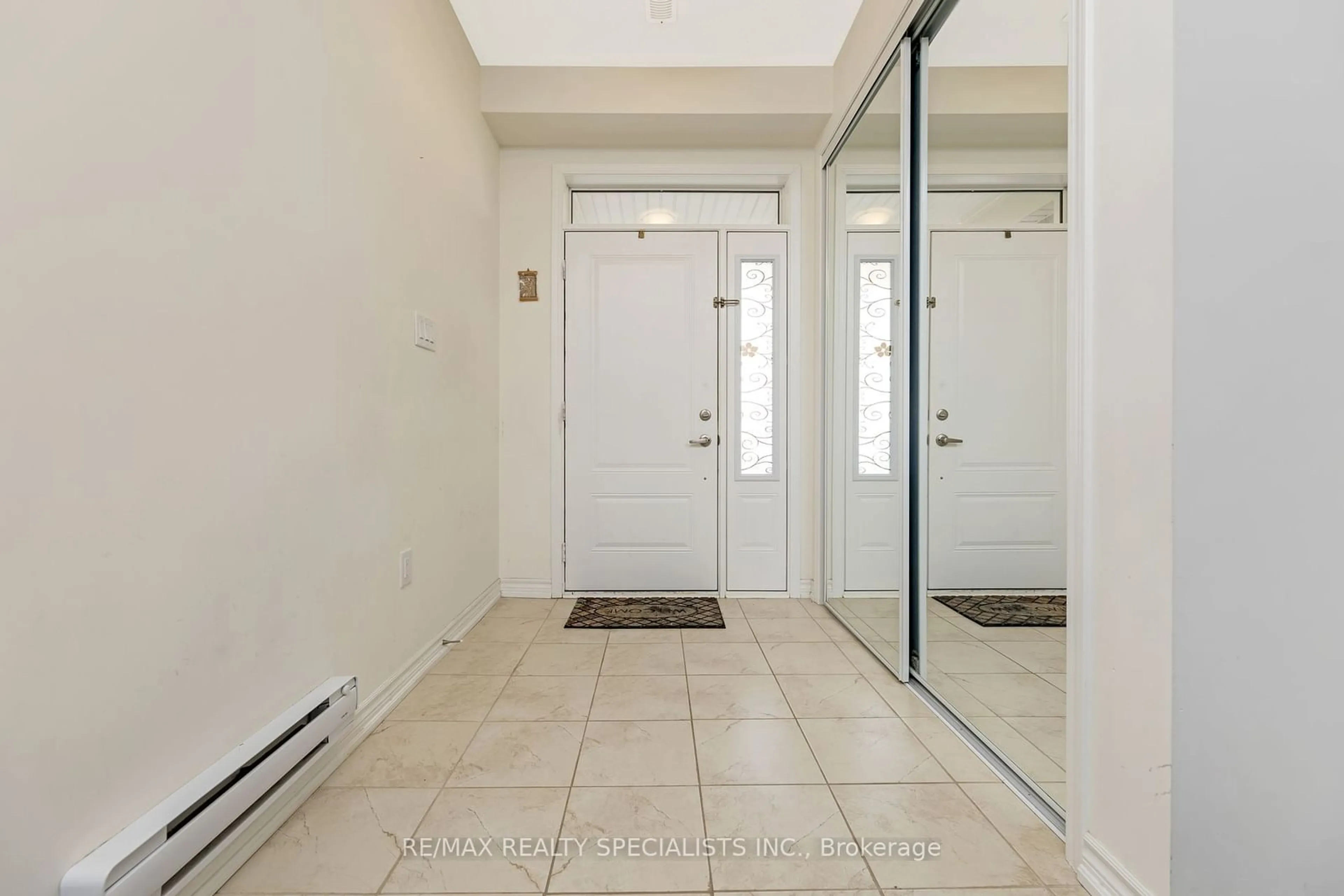 Indoor entryway for 501 Buckeye Crt #10, Milton Ontario L9E 1P3