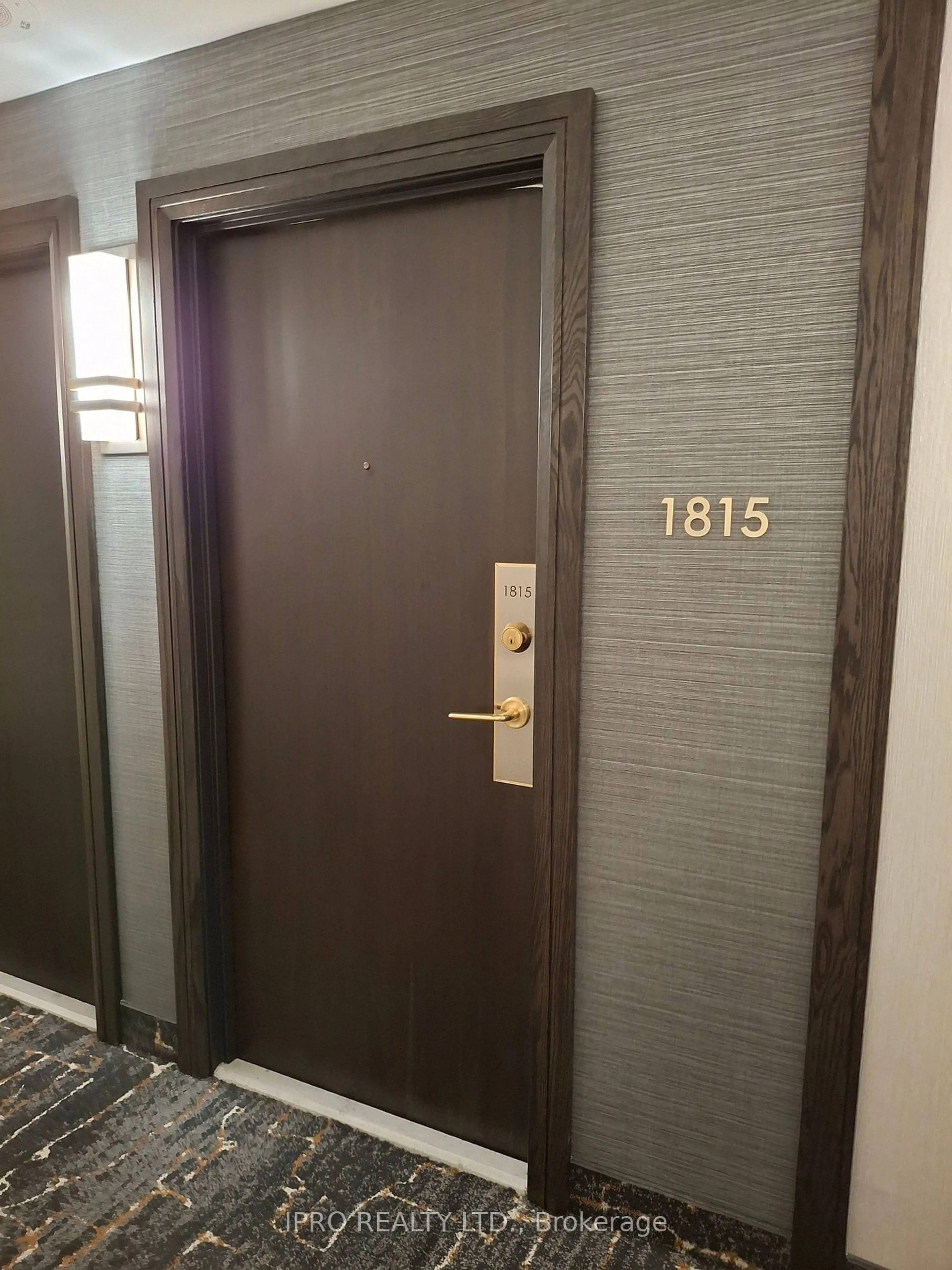 Indoor foyer for 4185 Shipp Dr #1815, Mississauga Ontario L4Z 2Y8