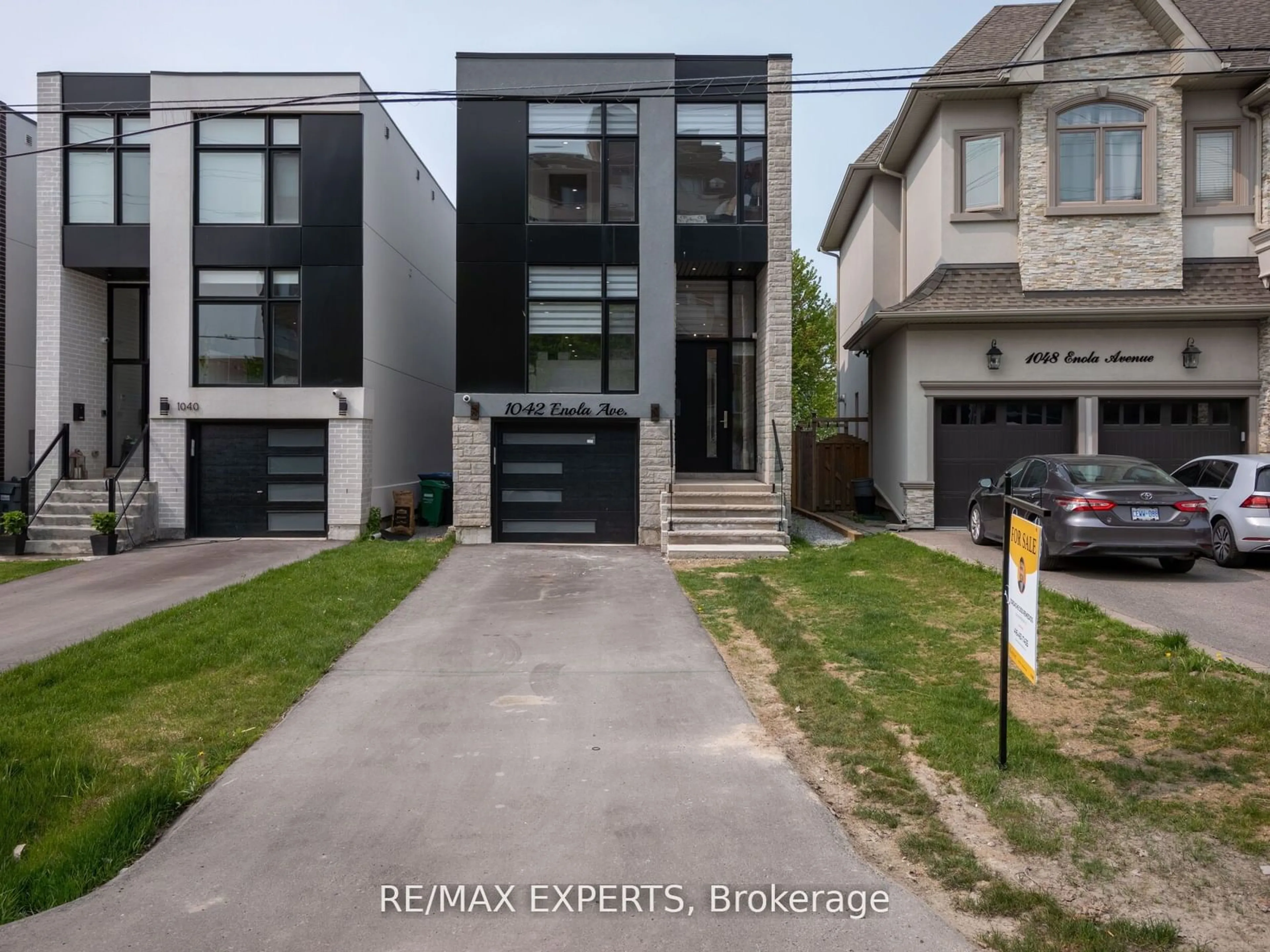 Home with brick exterior material, street for 1042 Enola Ave, Mississauga Ontario L5G 4A9