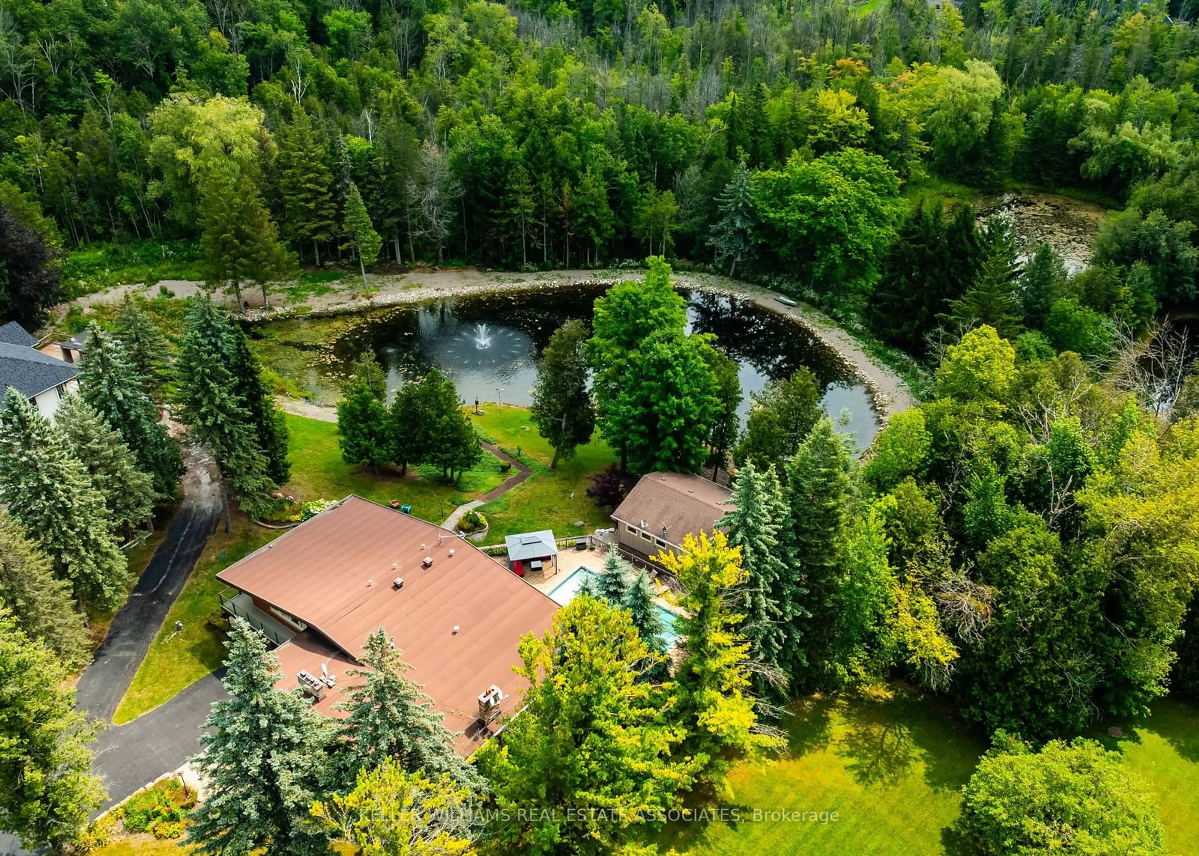 A pic from outside/outdoor area/front of a property/back of a property/a pic from drone, unknown for 16 Cedar Dr, Caledon Ontario L7K 1H8