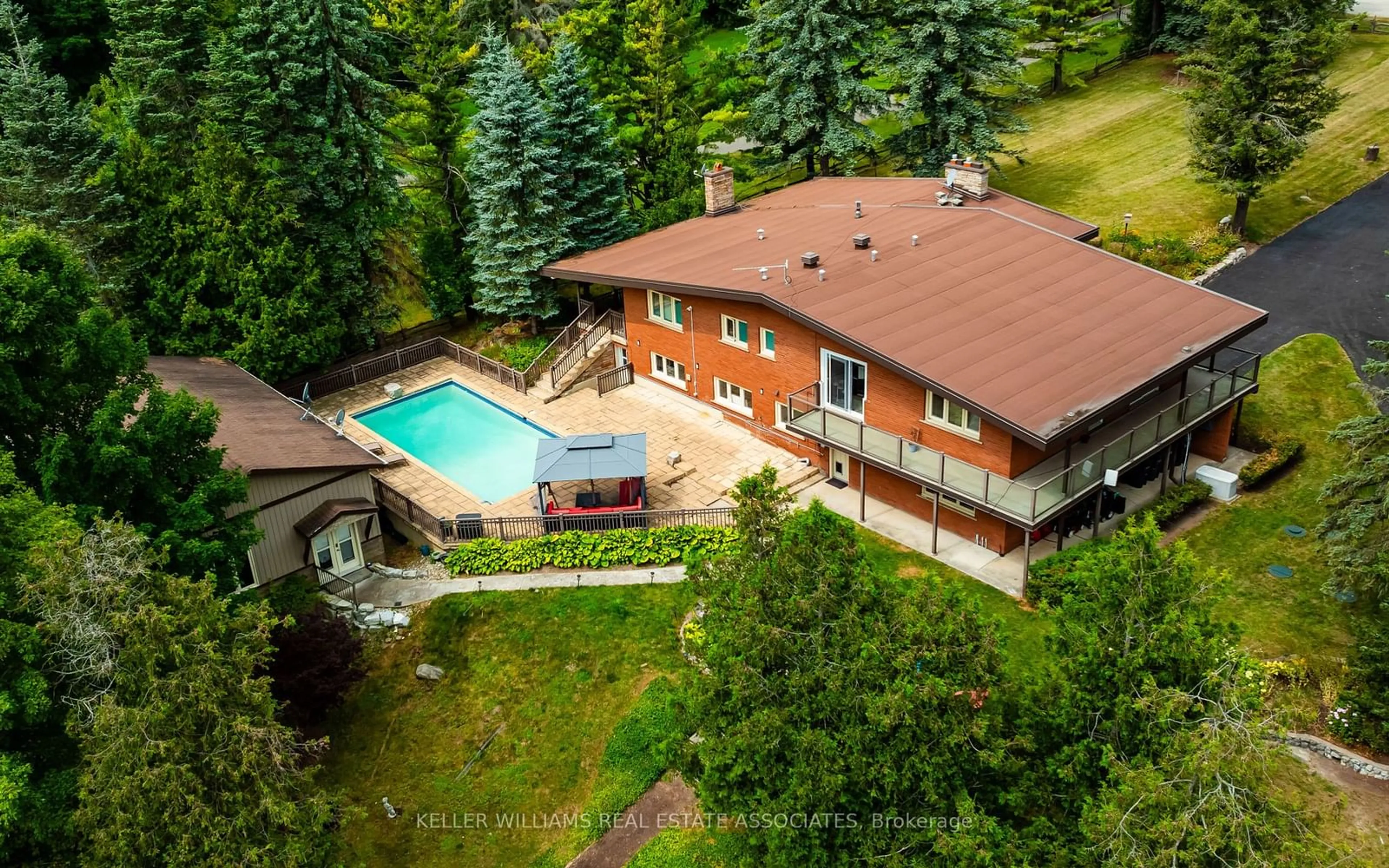 A pic from outside/outdoor area/front of a property/back of a property/a pic from drone, mountain view for 16 Cedar Dr, Caledon Ontario L7K 1H8