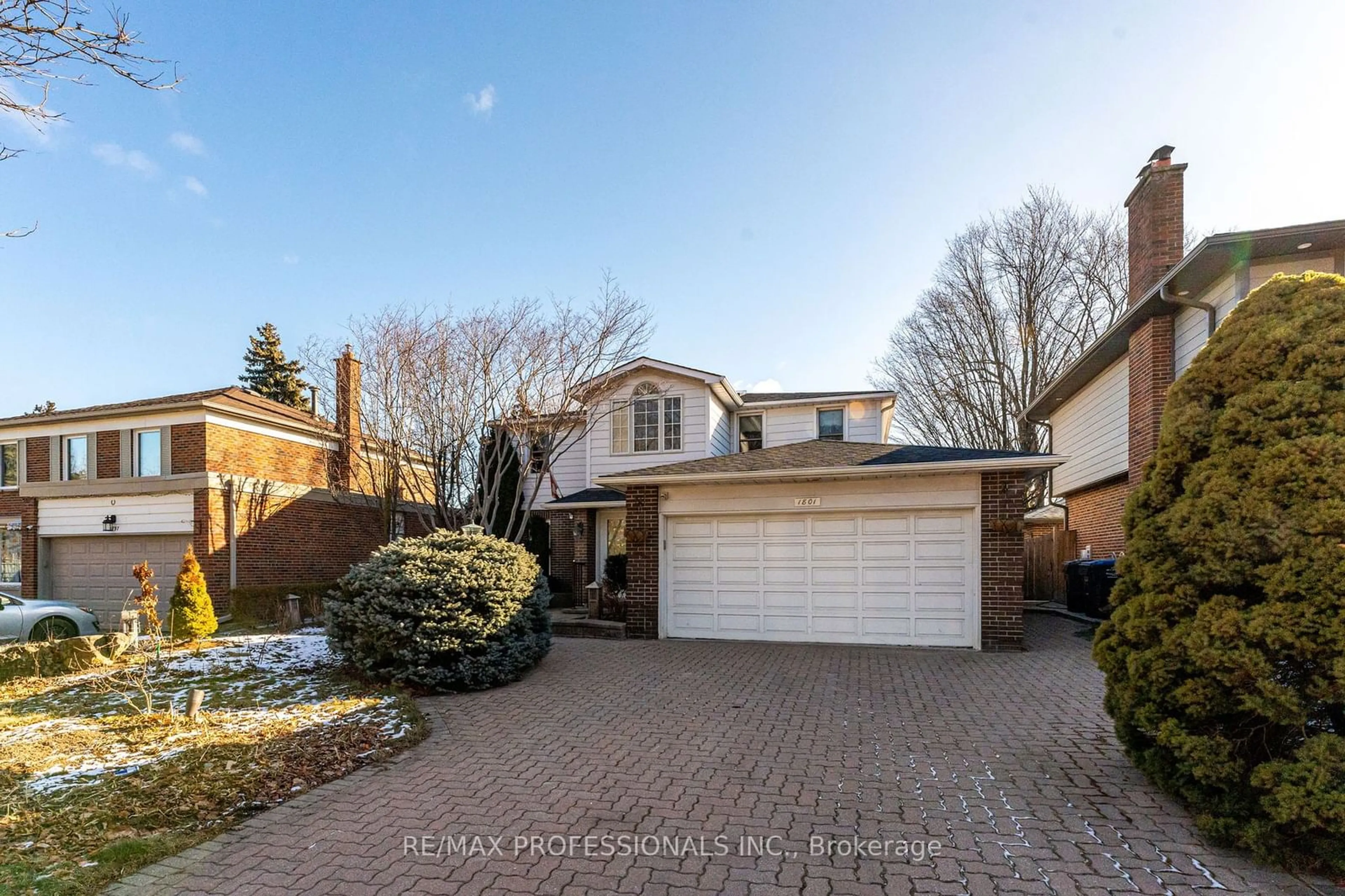 Home with brick exterior material, street for 1801 Stonepath Cres, Mississauga Ontario L4X 1Y1