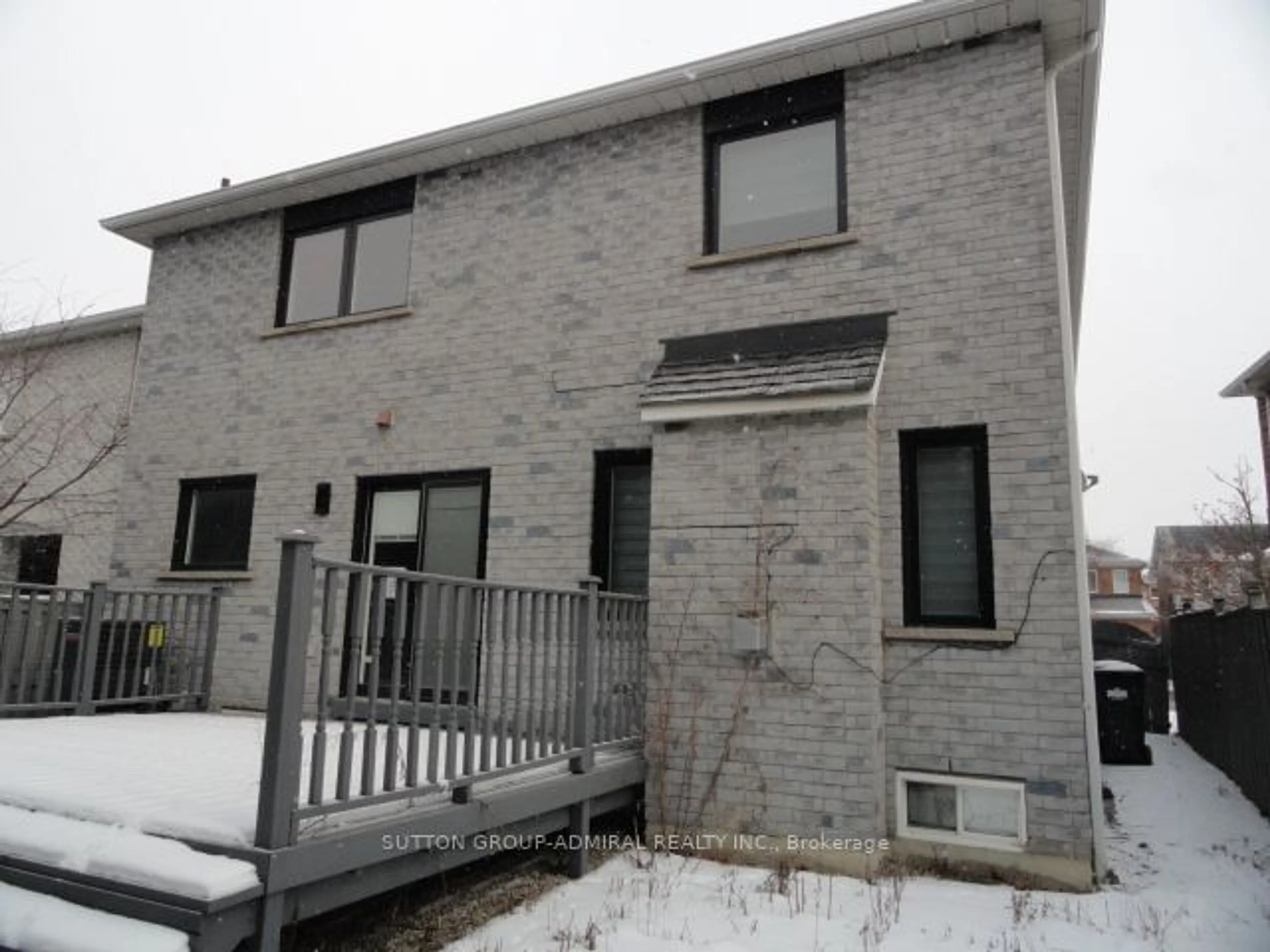 Home with brick exterior material, street for 963 Fielder Dr, Mississauga Ontario L5V 2S2