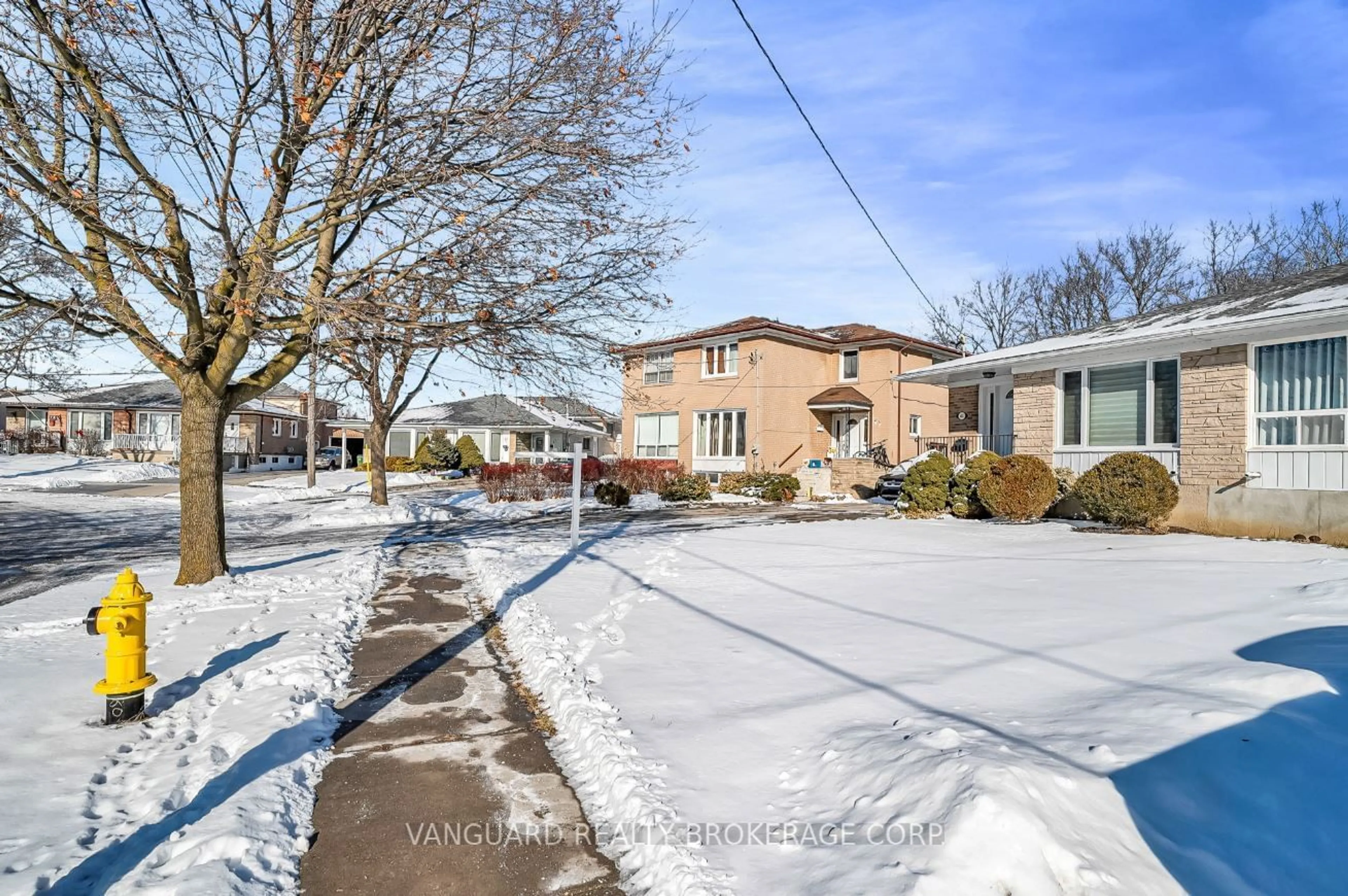 A pic from outside/outdoor area/front of a property/back of a property/a pic from drone, street for 61 Gambello Cres, Toronto Ontario M3J 1W2