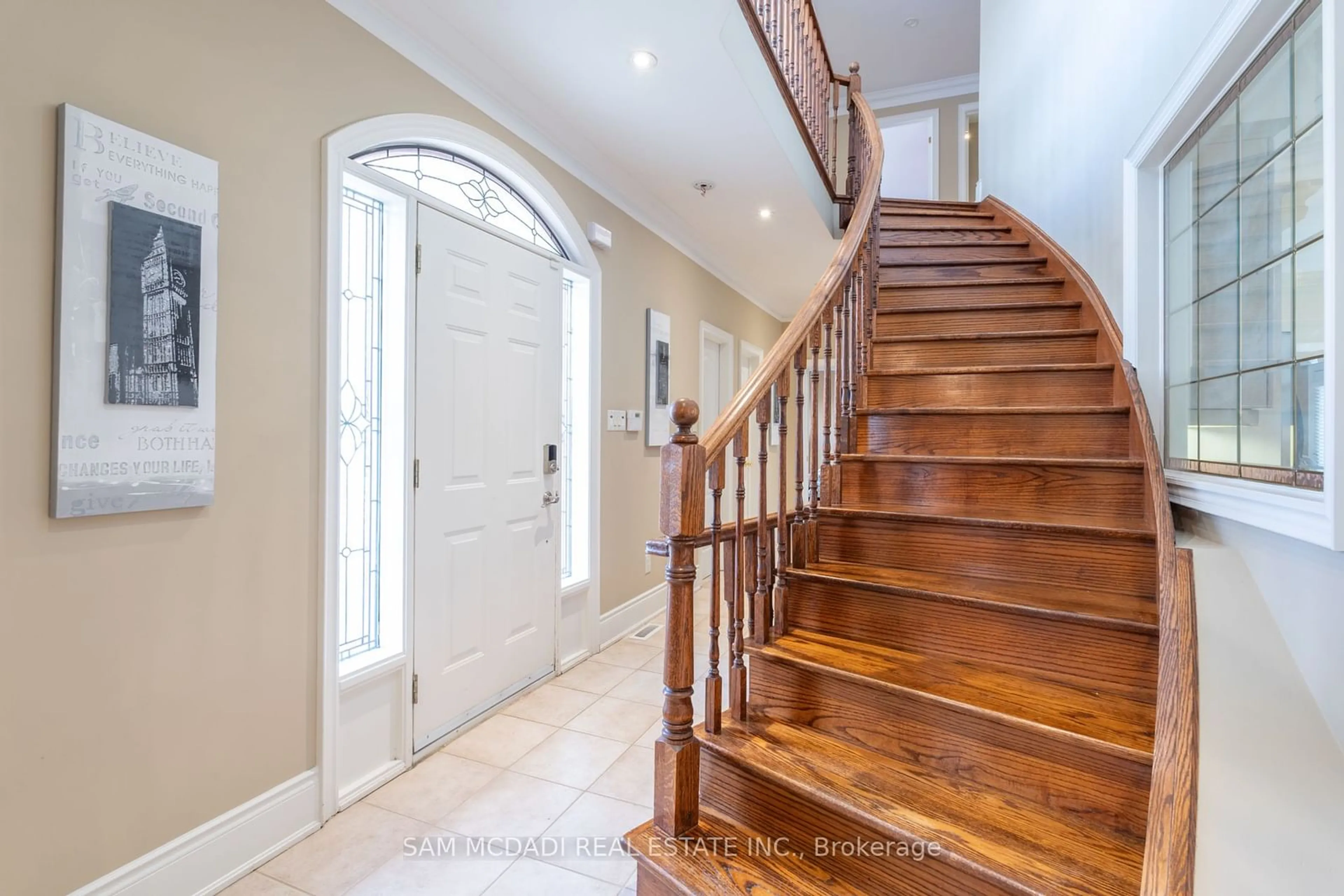 Indoor entryway for 3248 Barchester Crt, Mississauga Ontario L5L 5Z1