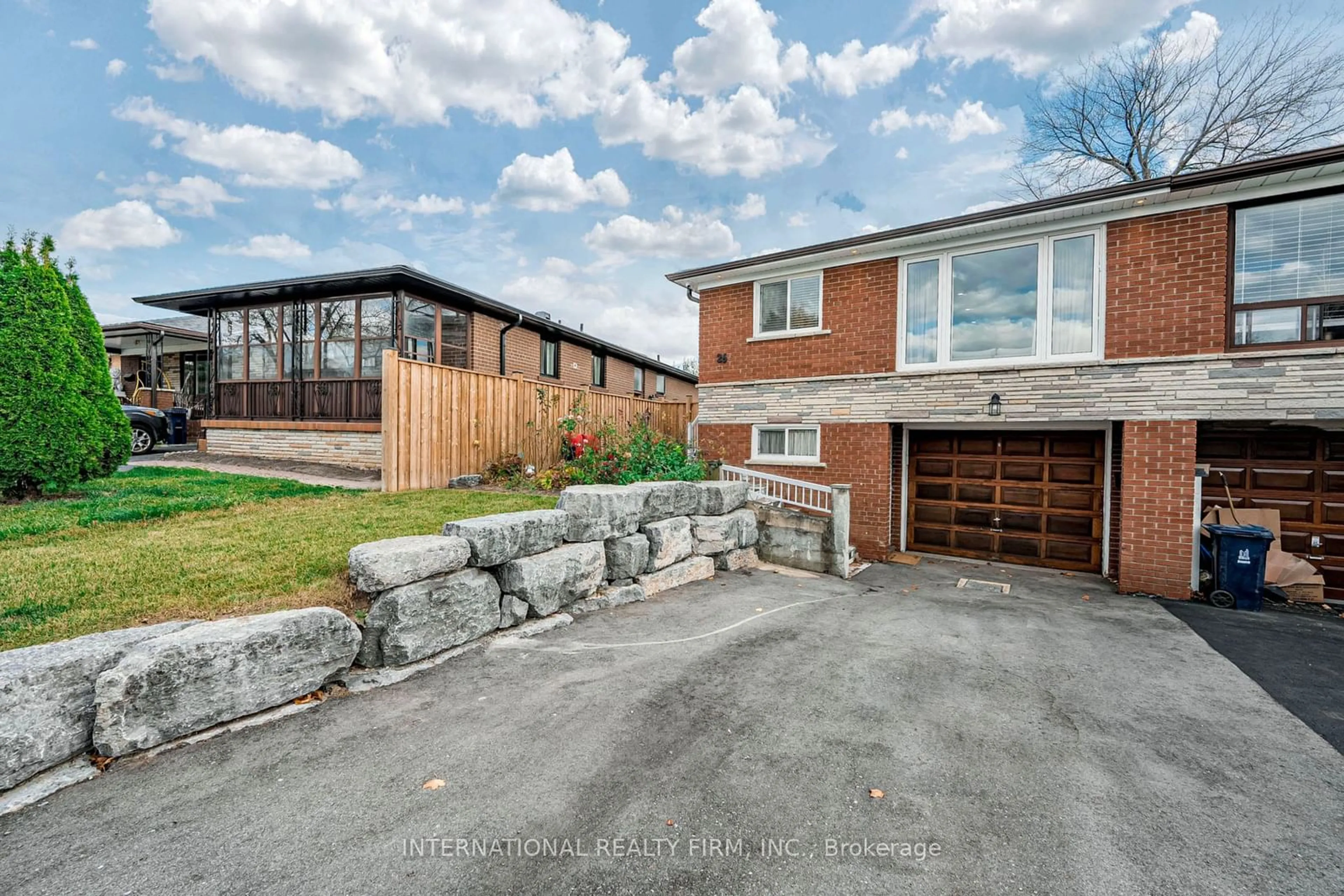 A pic from outside/outdoor area/front of a property/back of a property/a pic from drone, street for 26 Dellbrook Cres, Toronto Ontario M9L 1E2