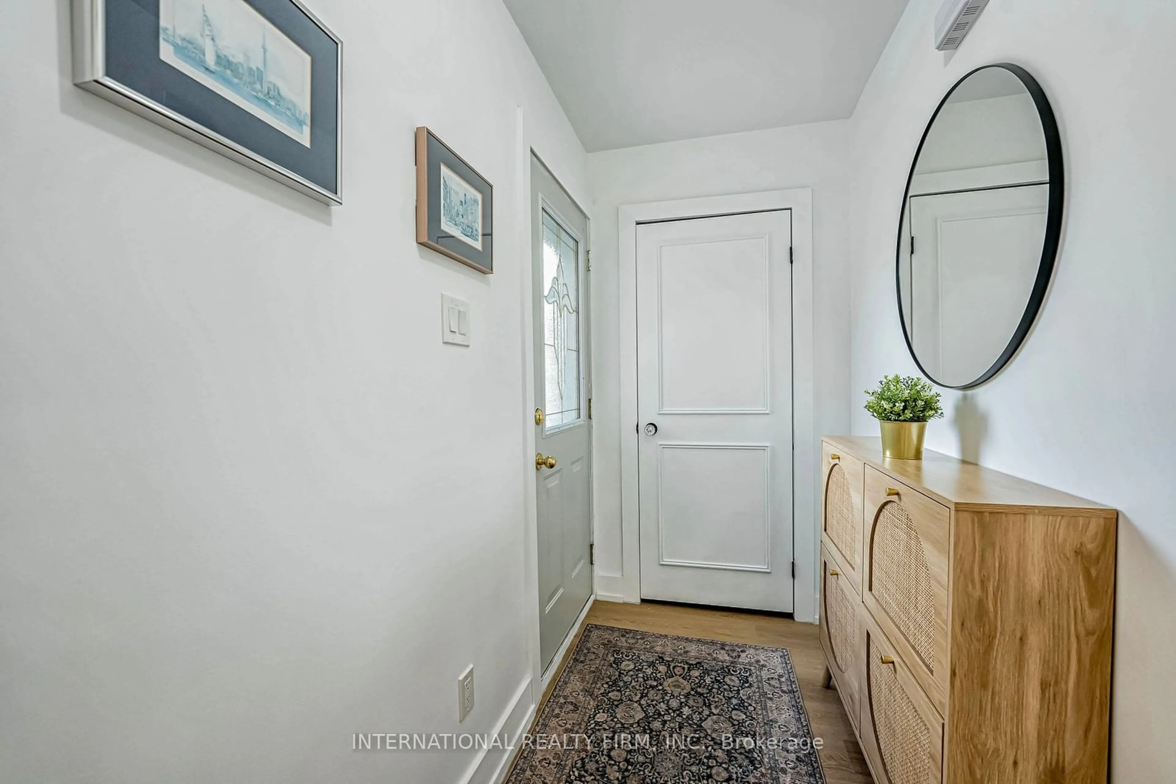 Indoor entryway for 26 Dellbrook Cres, Toronto Ontario M9L 1E2