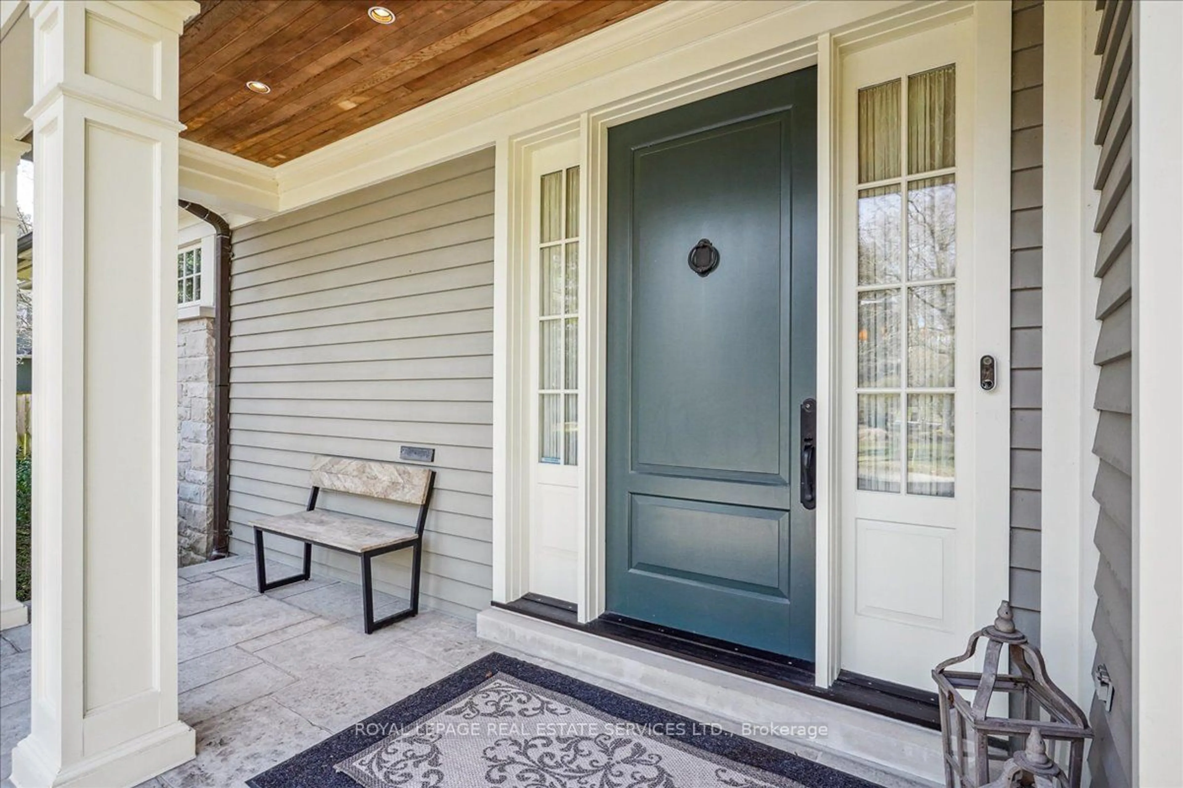 Indoor entryway for 1267 Cumnock Cres, Oakville Ontario L6J 2N6