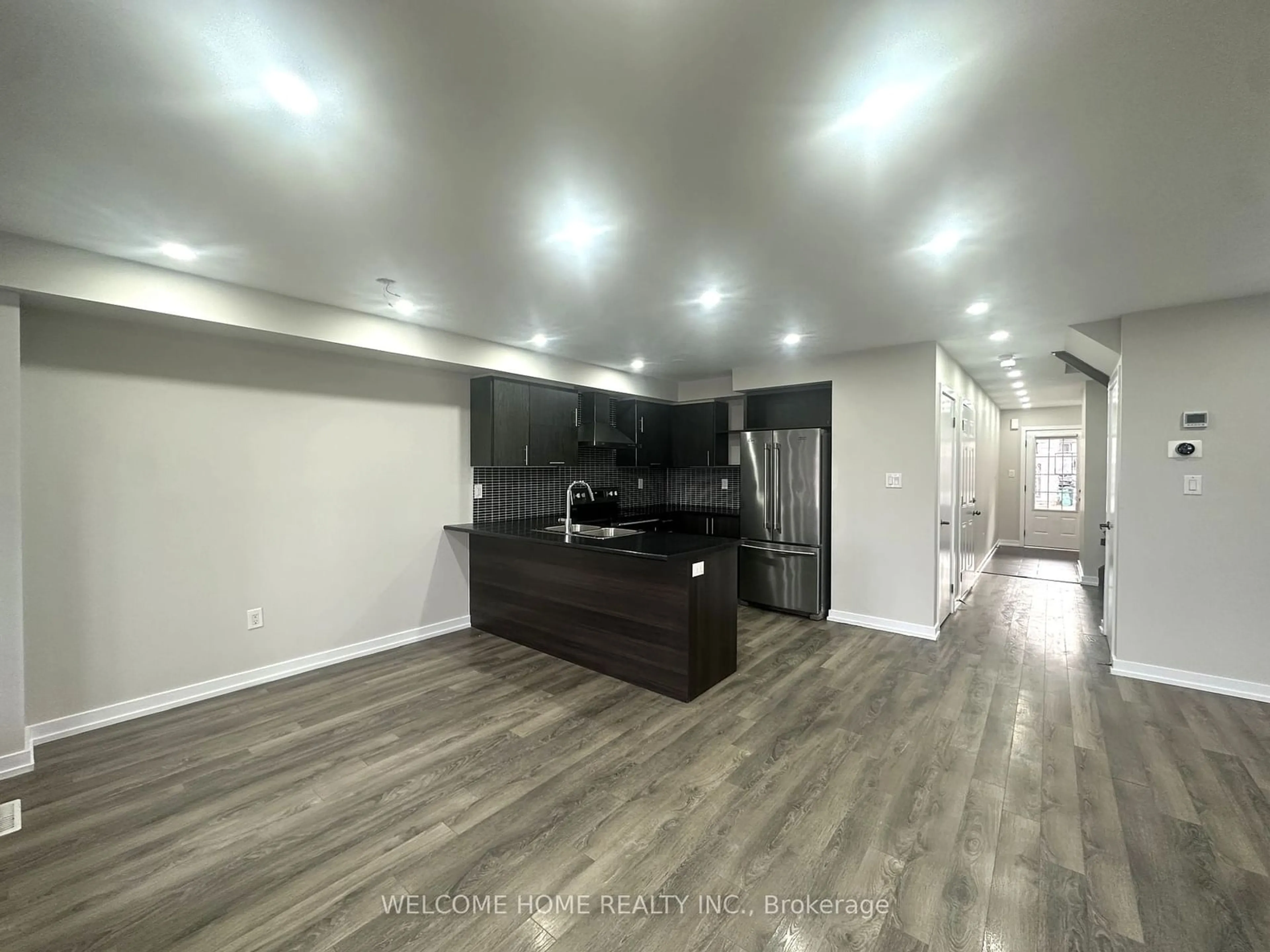 Open concept kitchen, unknown for 112 Golden Springs Dr, Brampton Ontario L7A 4N7