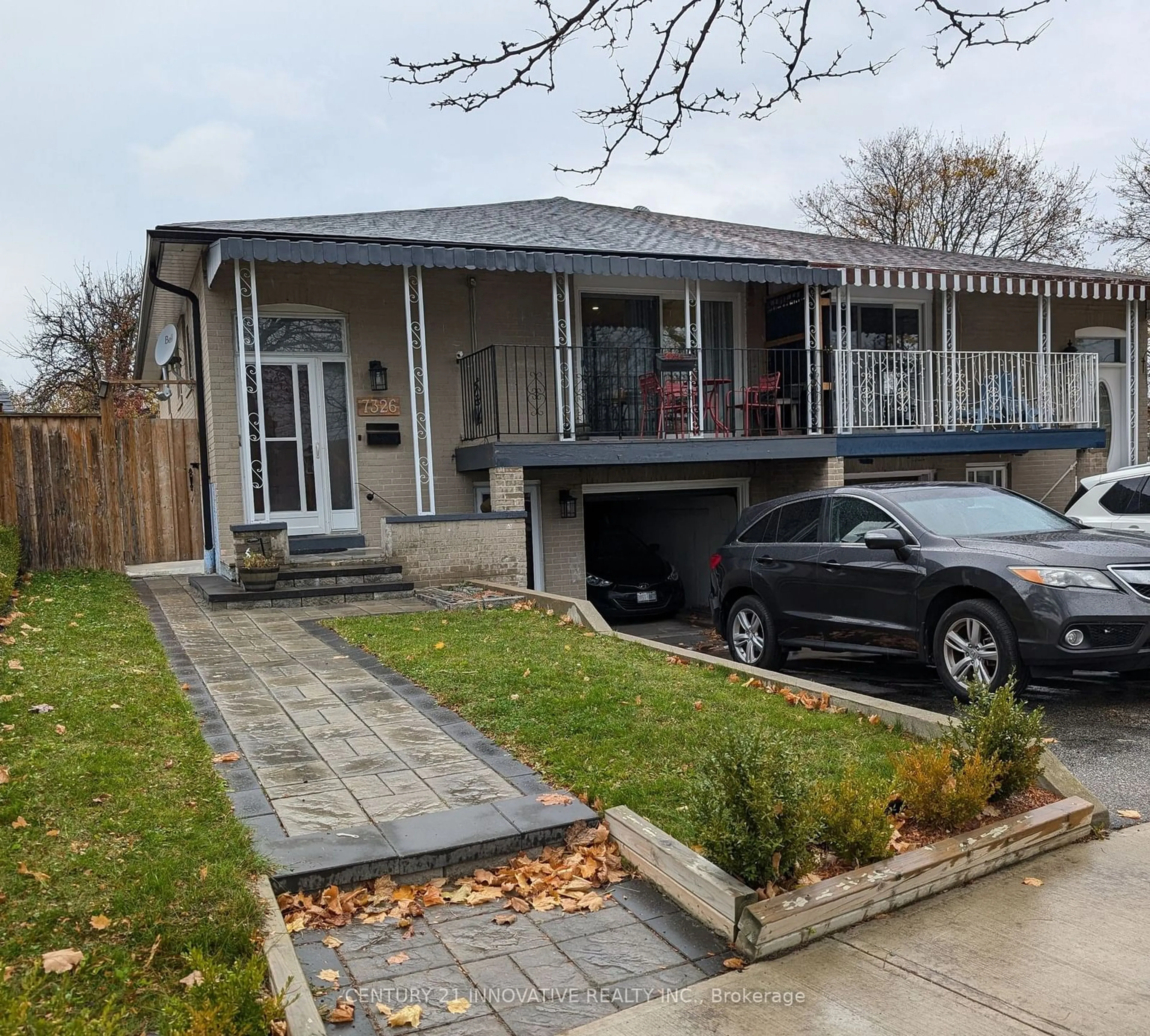 A pic from outside/outdoor area/front of a property/back of a property/a pic from drone, street for 7326 Redfox Rd, Mississauga Ontario L4T 2L8