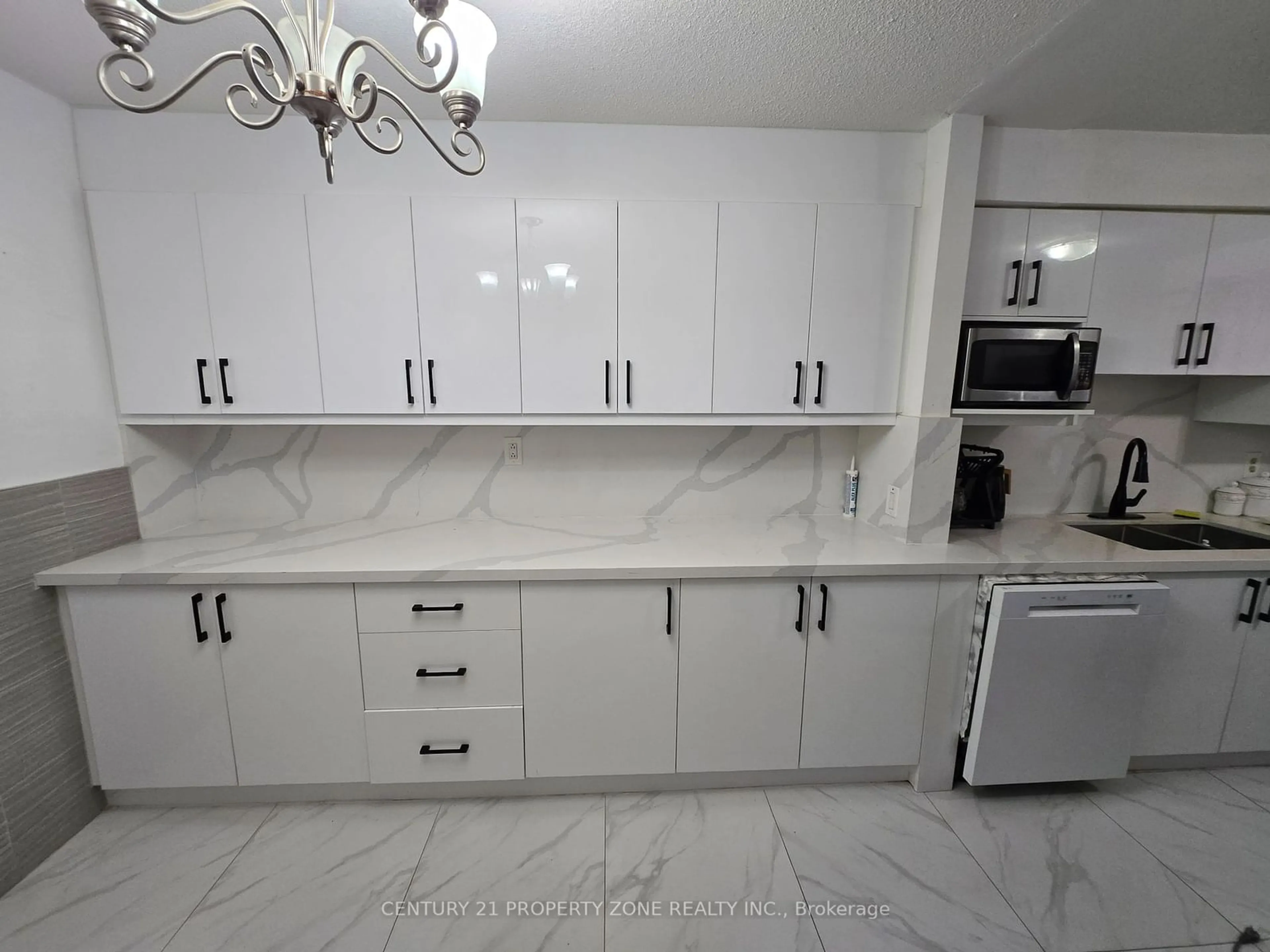 Contemporary kitchen, ceramic/tile floor for 3175 Kirwin Ave #39, Mississauga Ontario L5A 3M4