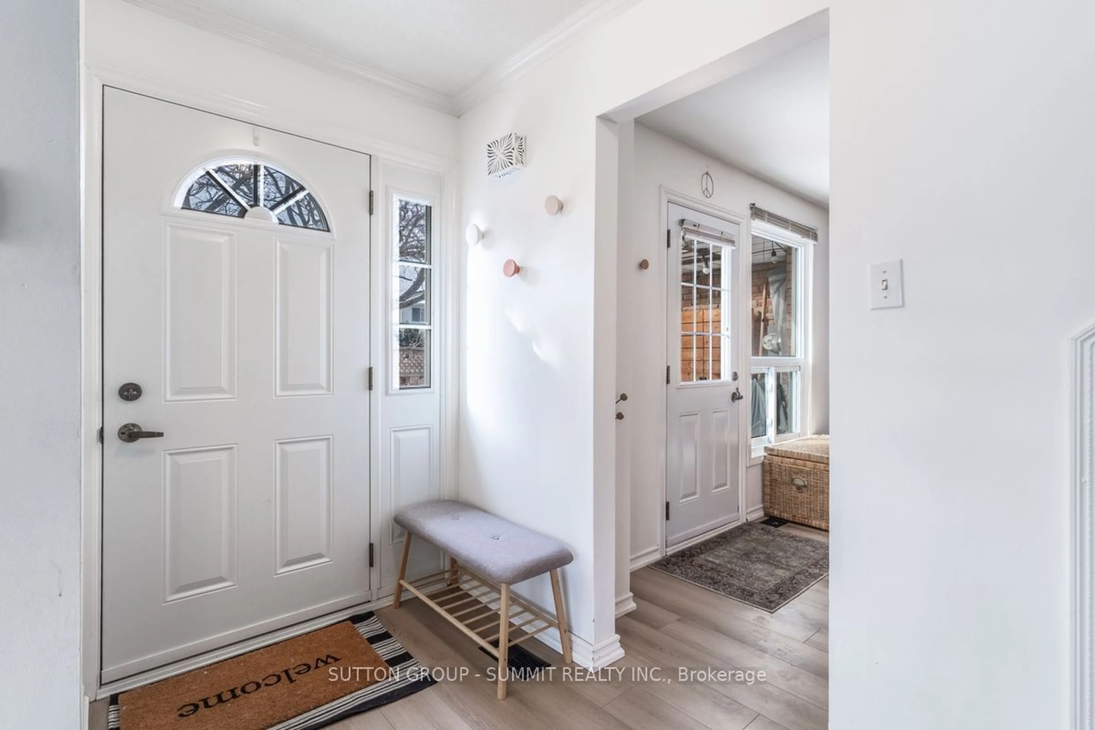 Indoor entryway for 4018 Longmoor Dr #16, Burlington Ontario L7L 1X2