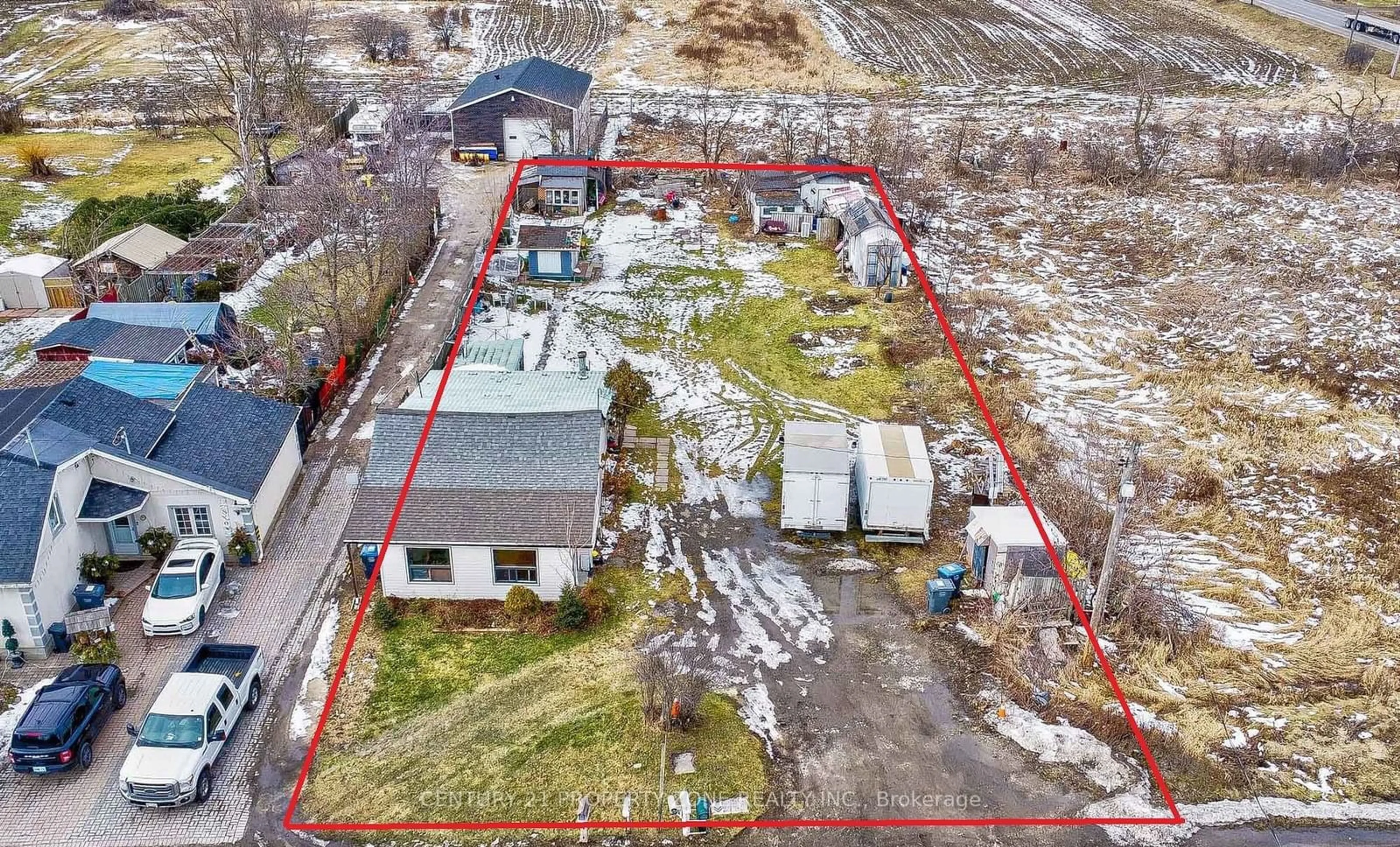 A pic from outside/outdoor area/front of a property/back of a property/a pic from drone, street for 5968 King St, Caledon Ontario L7C 0R9