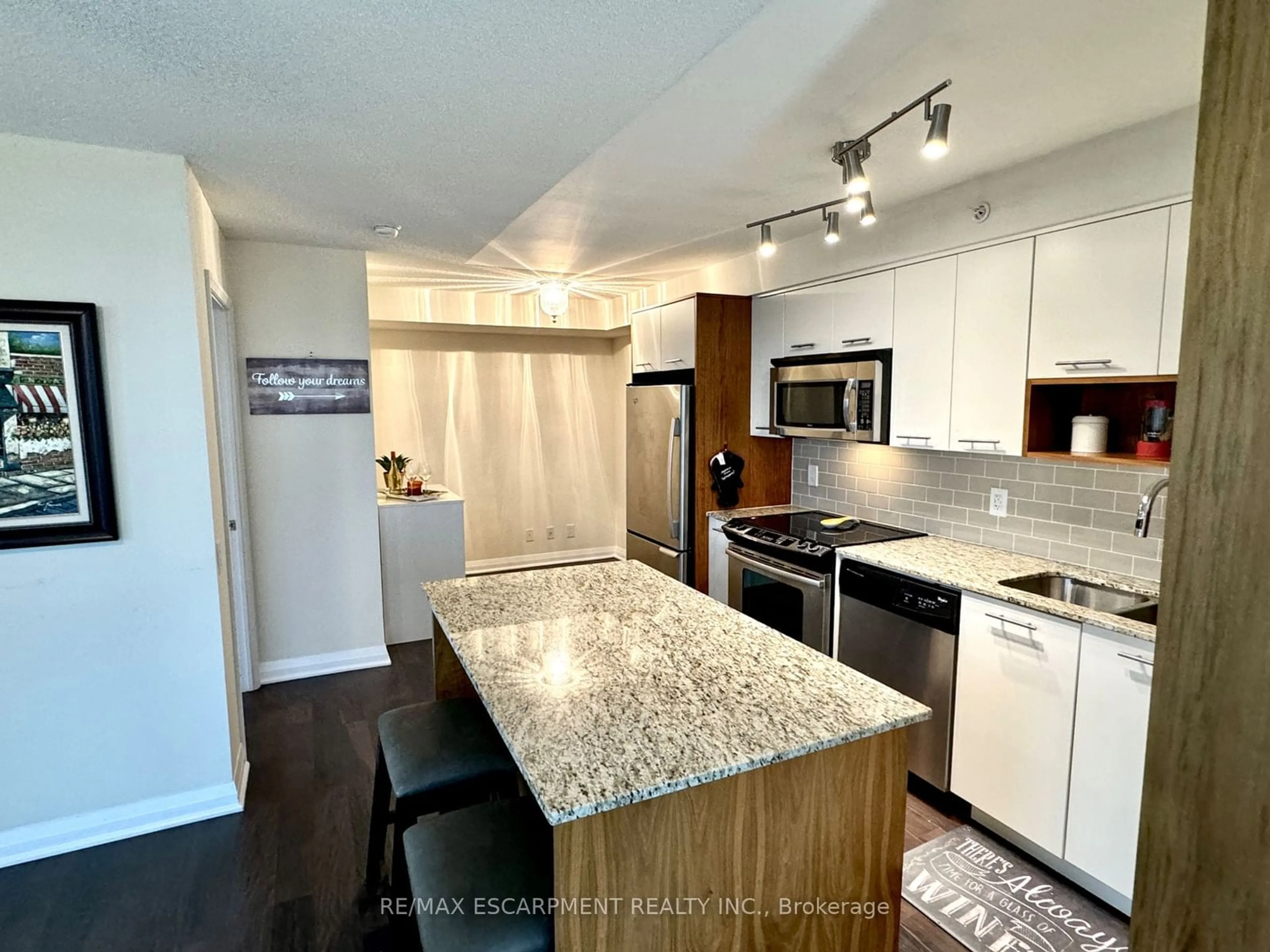 Open concept kitchen, unknown for 1 Valhalla Inn Rd #1102, Toronto Ontario M9B 1S9