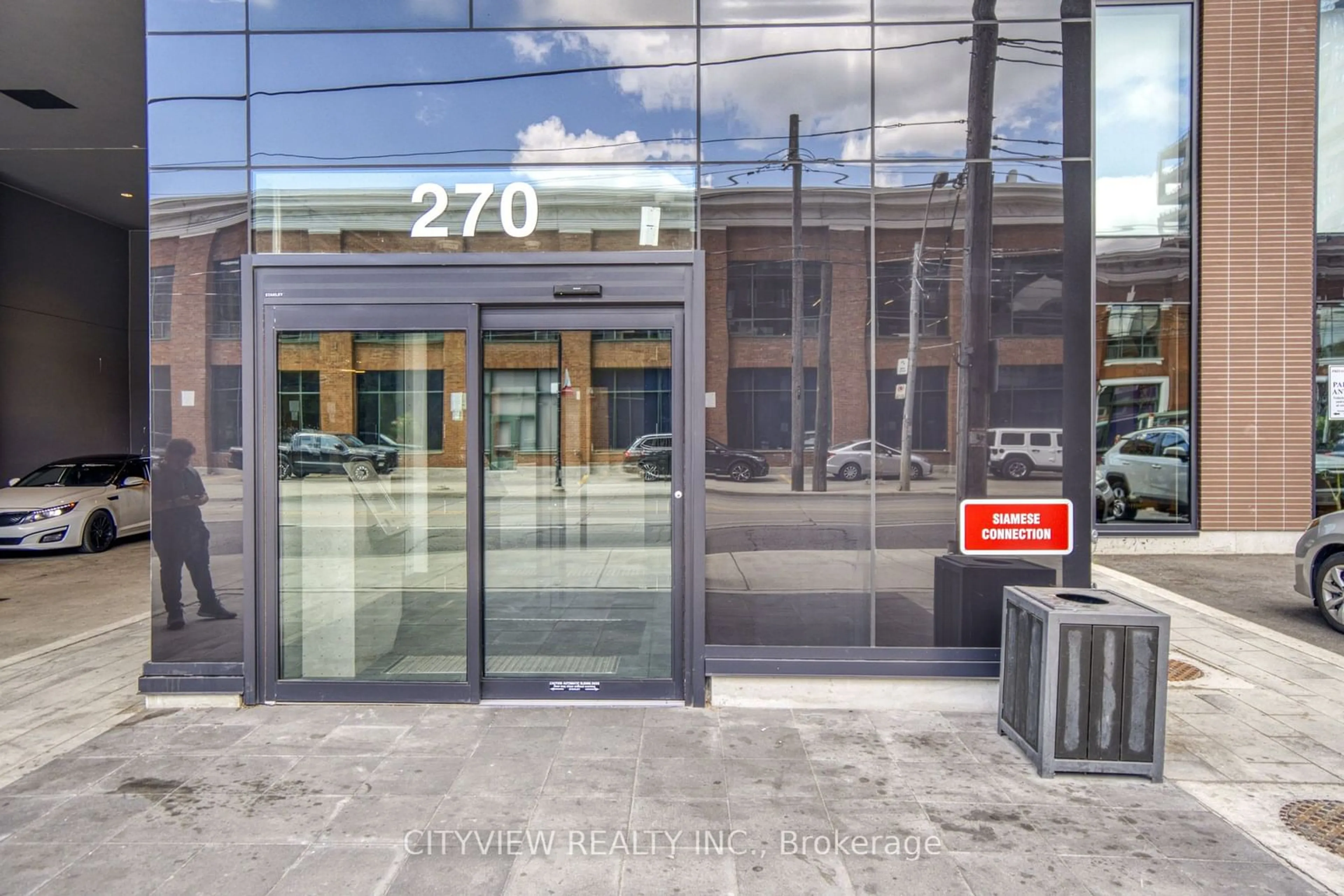 Indoor foyer for 270 Dufferin St #1104, Toronto Ontario M6K 0H8