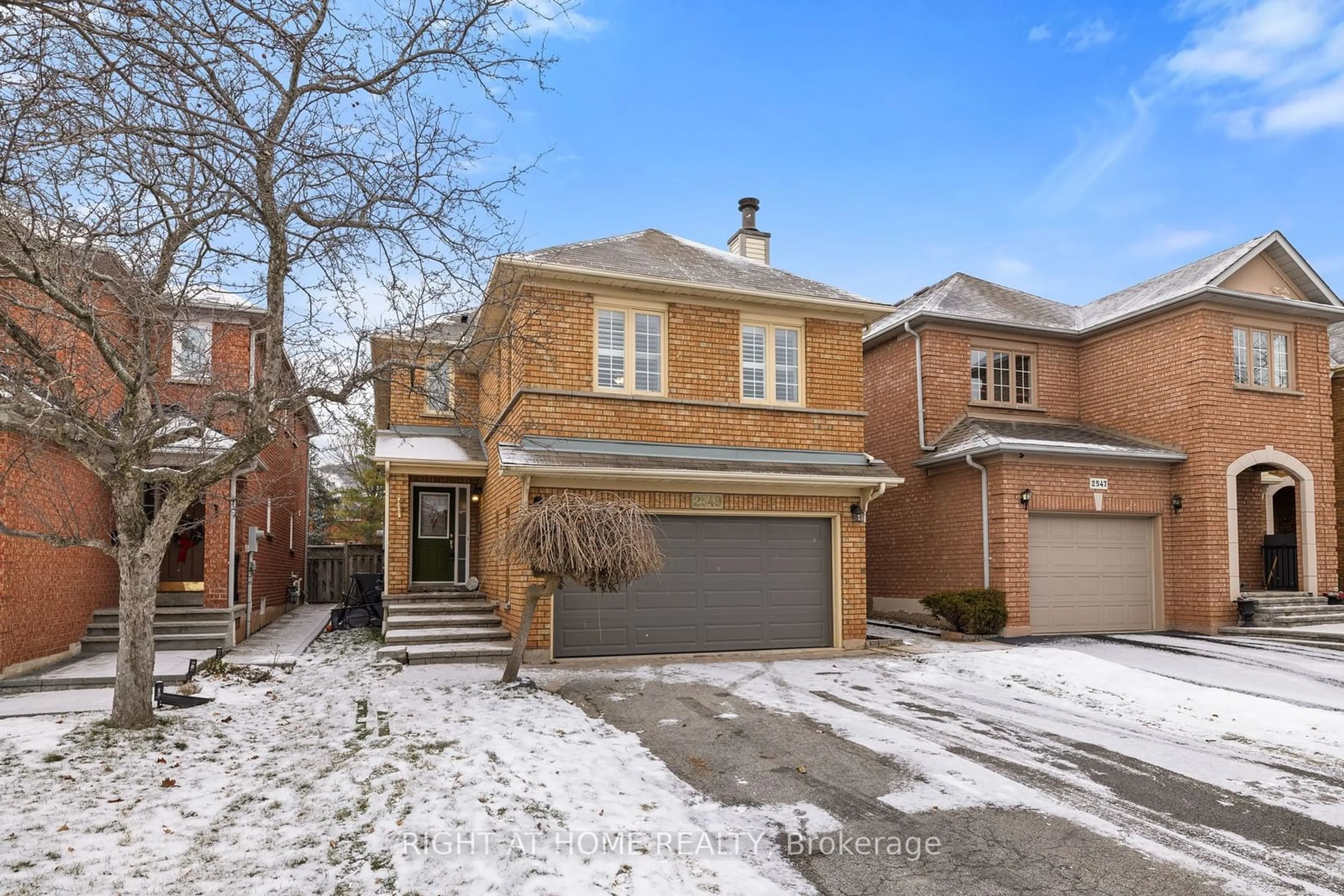 Home with brick exterior material, street for 2549 Scarth Crt, Mississauga Ontario L5M 5L2