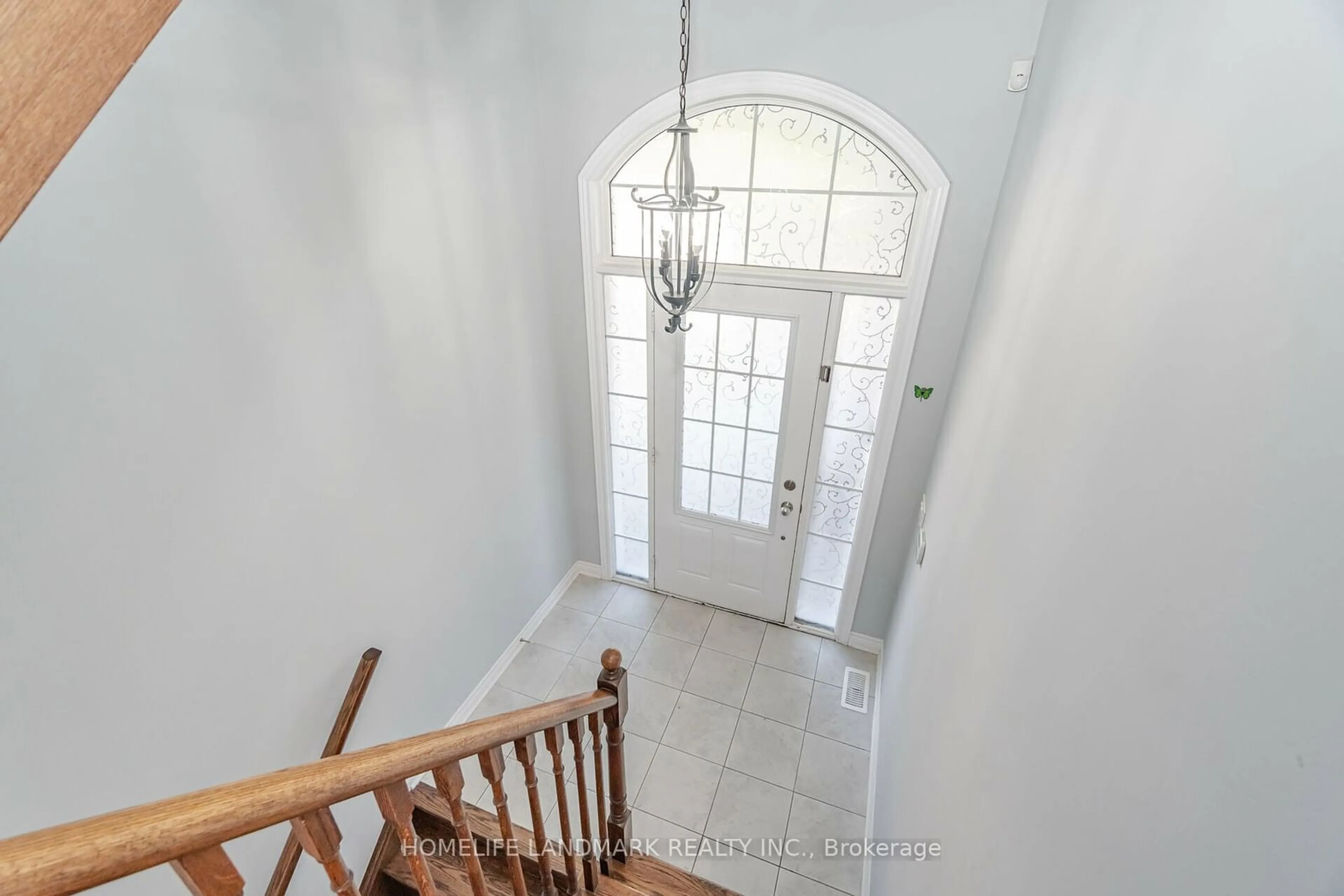 Indoor entryway for 7 Rockbrook Tr, Brampton Ontario L7A 4H8