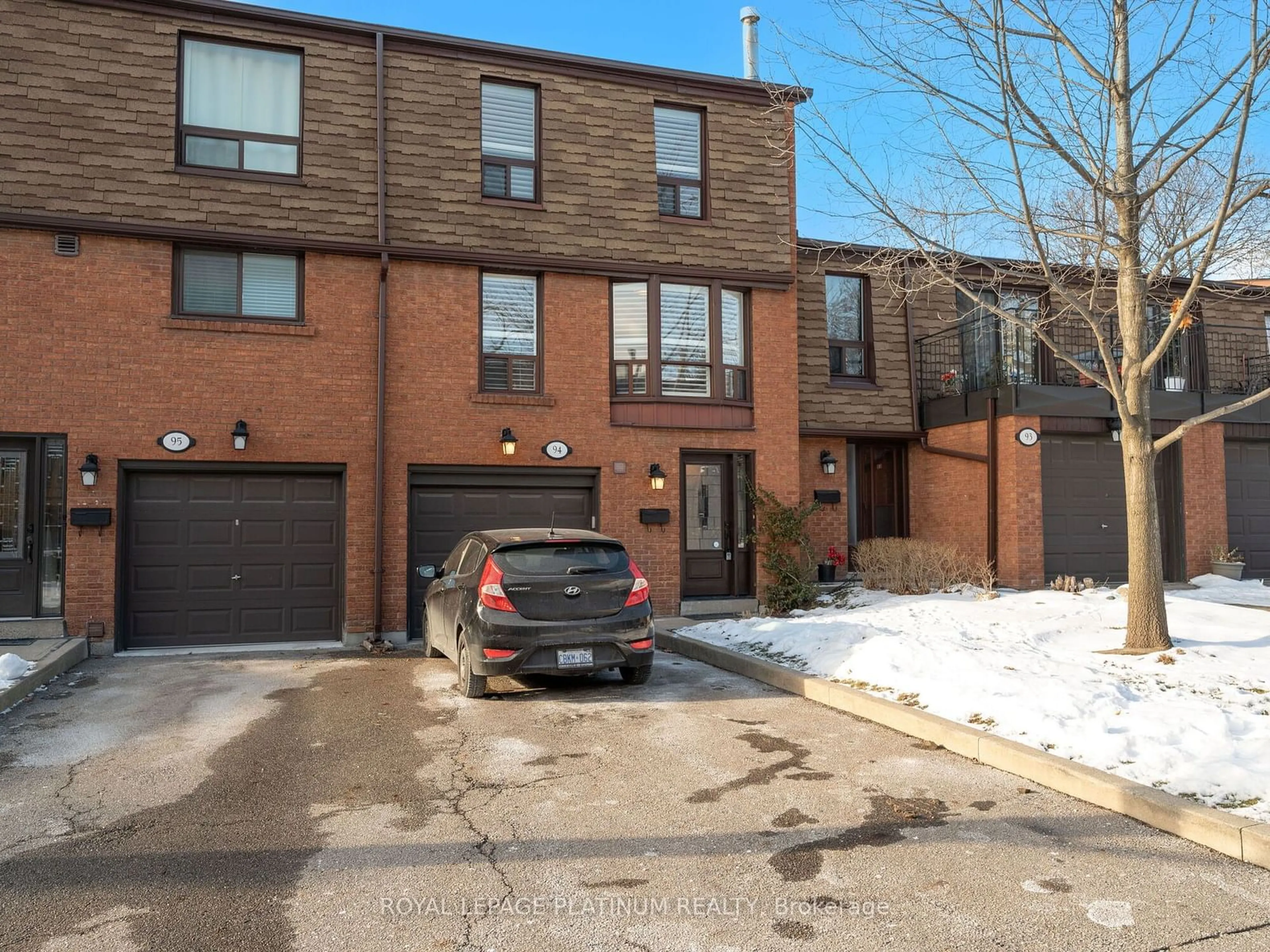 Home with brick exterior material, street for 3395 Cliff Rd #94, Mississauga Ontario L5A 3M7