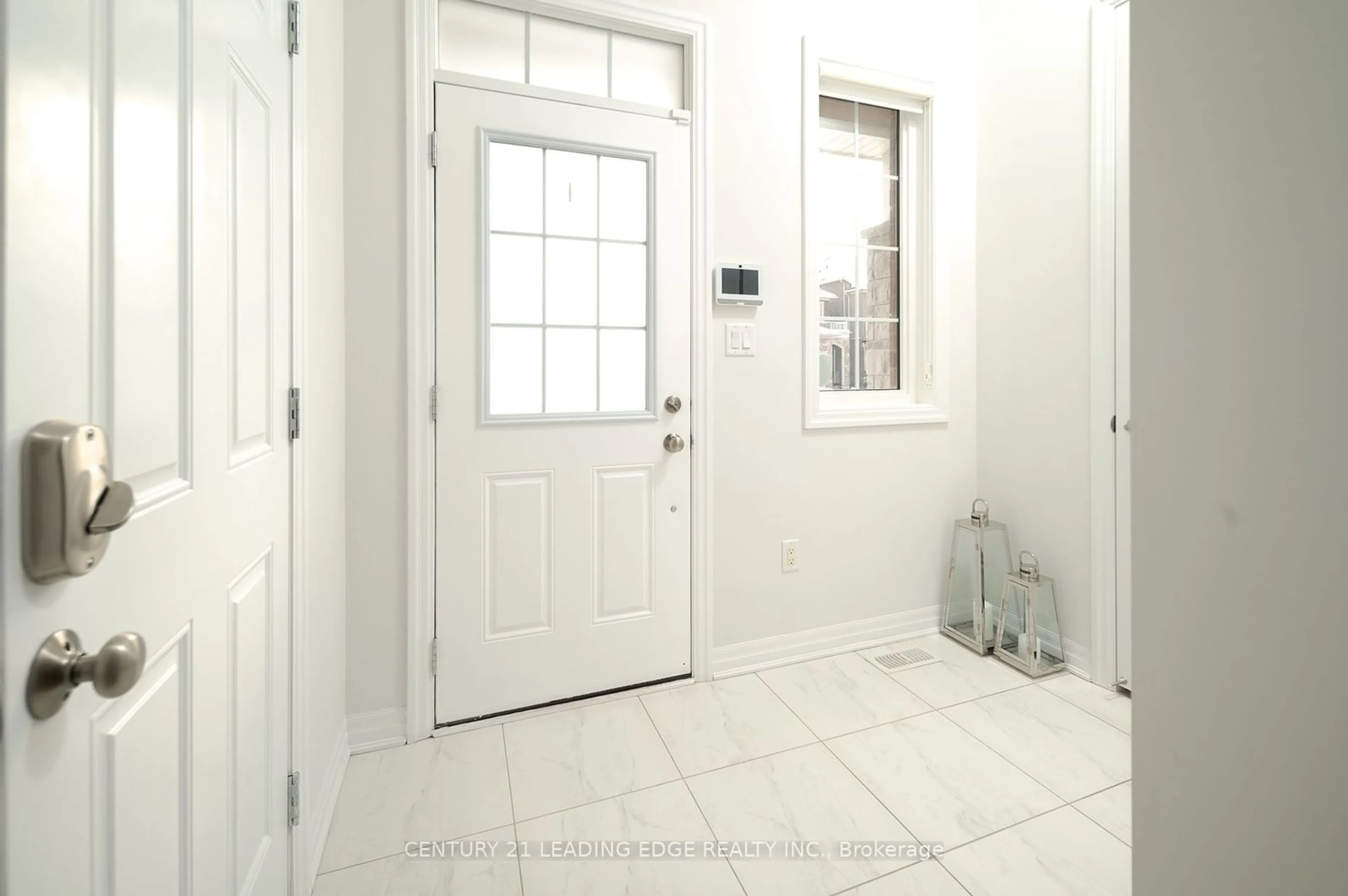 Indoor entryway for 451 Clarkson Gate, Milton Ontario L9E 0B7