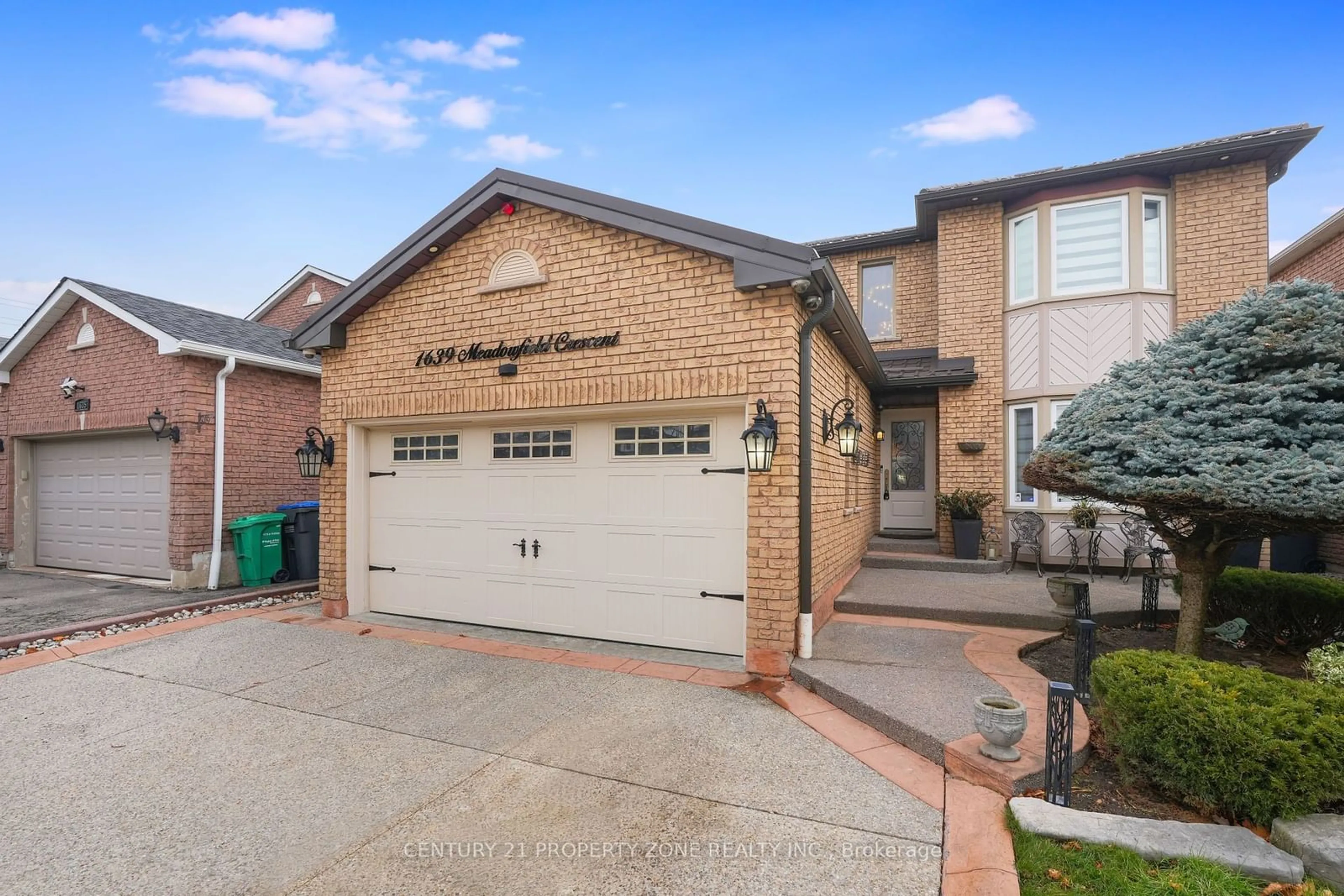 Home with brick exterior material, street for 1639 Meadowfield Cres, Mississauga Ontario L5M 4T5