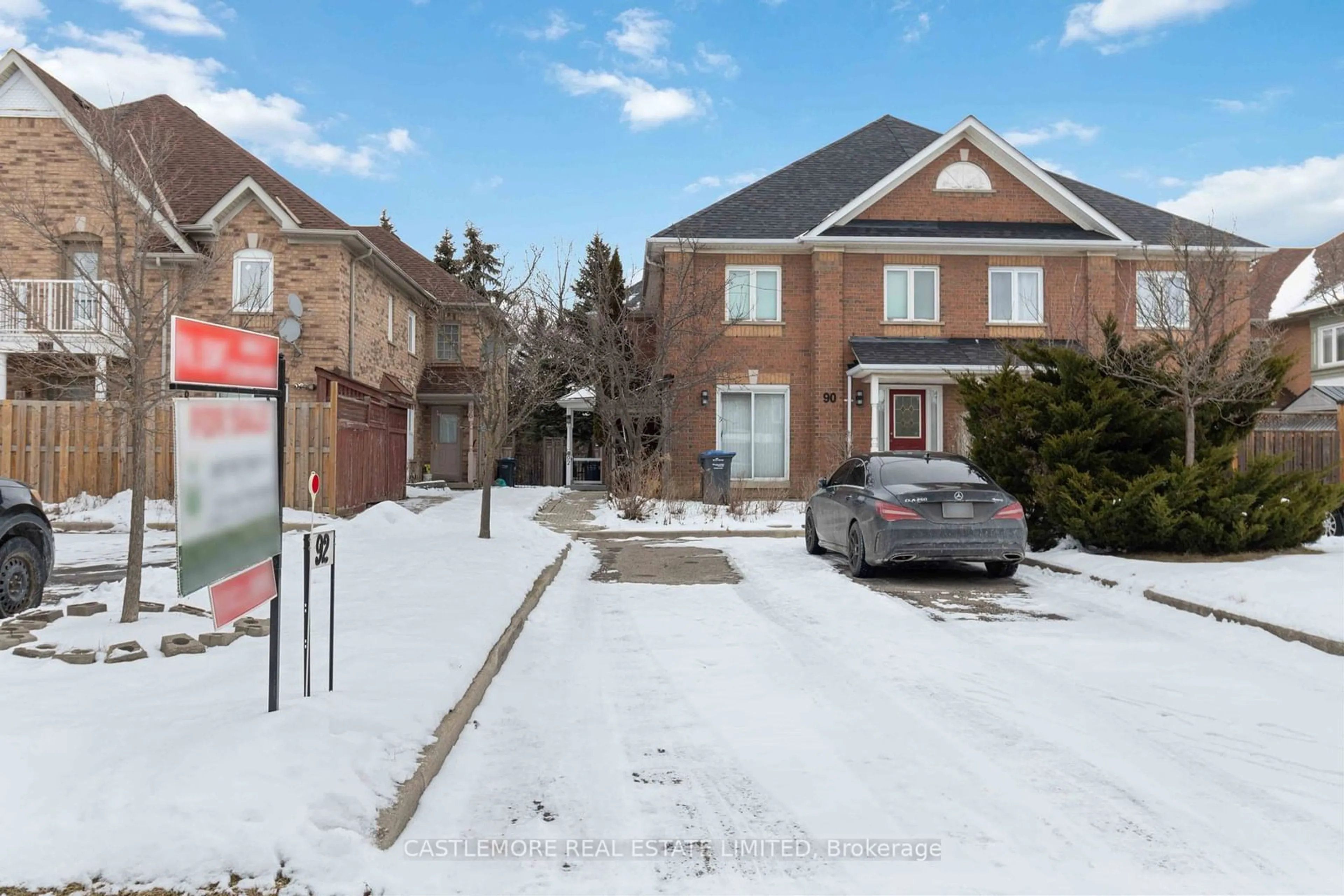 A pic from outside/outdoor area/front of a property/back of a property/a pic from drone, street for 92 pressed brick Dr, Brampton Ontario L6V 4K4