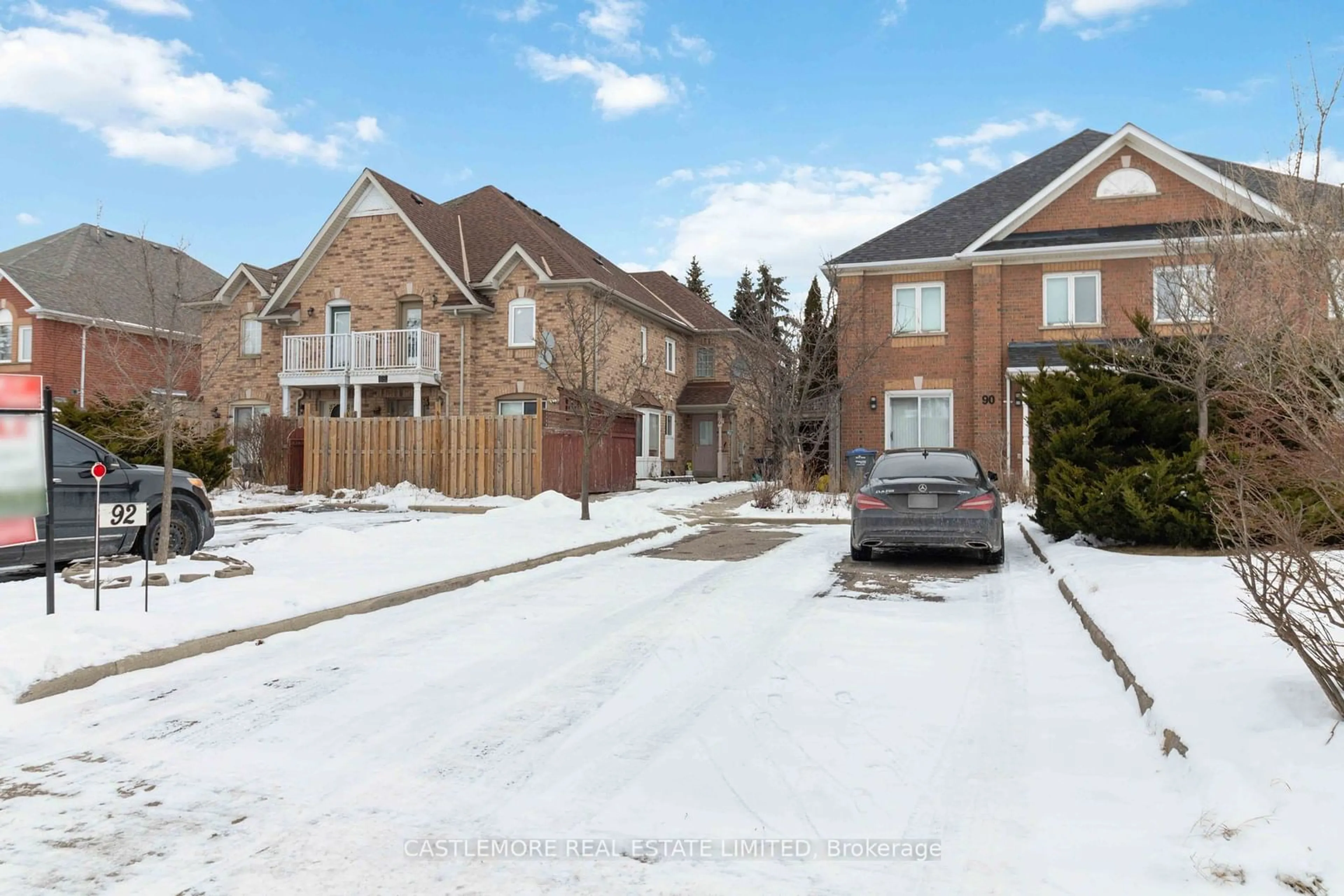 A pic from outside/outdoor area/front of a property/back of a property/a pic from drone, street for 92 pressed brick Dr, Brampton Ontario L6V 4K4