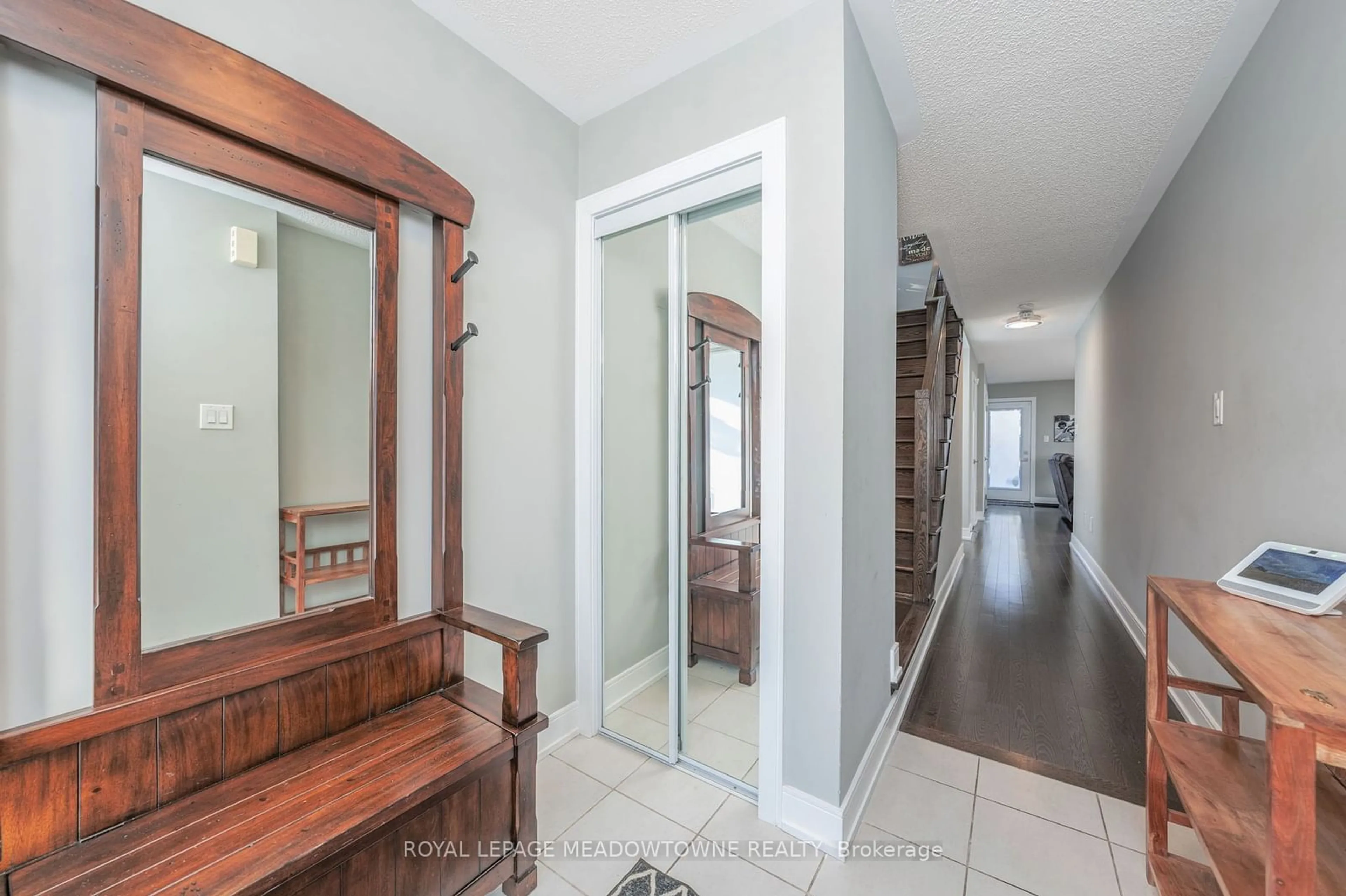 Indoor entryway for 2 Kersey Lane, Halton Hills Ontario L7G 0K1