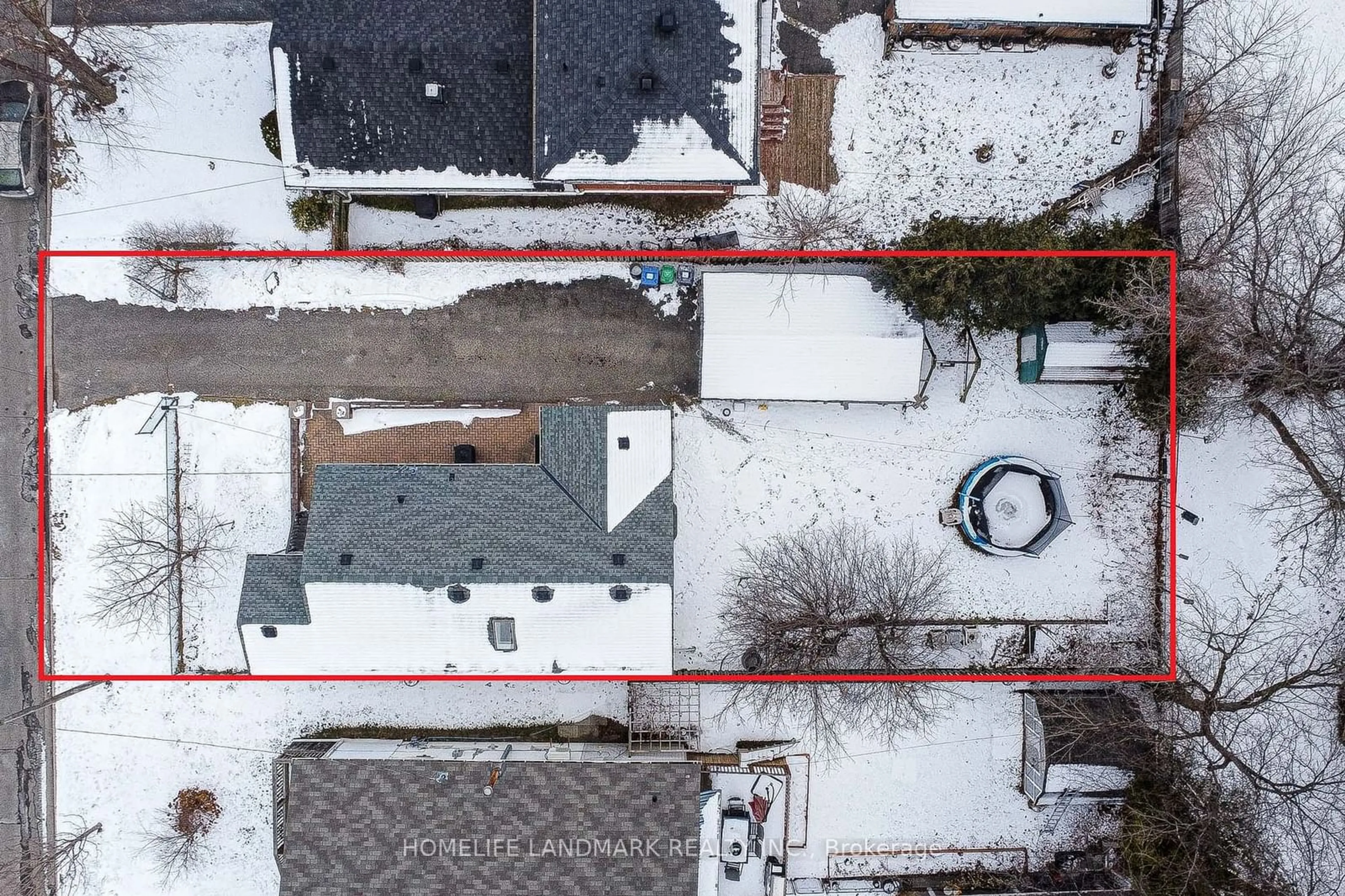 A pic from outside/outdoor area/front of a property/back of a property/a pic from drone, street for 155 Angelene St, Mississauga Ontario L5G 1X1