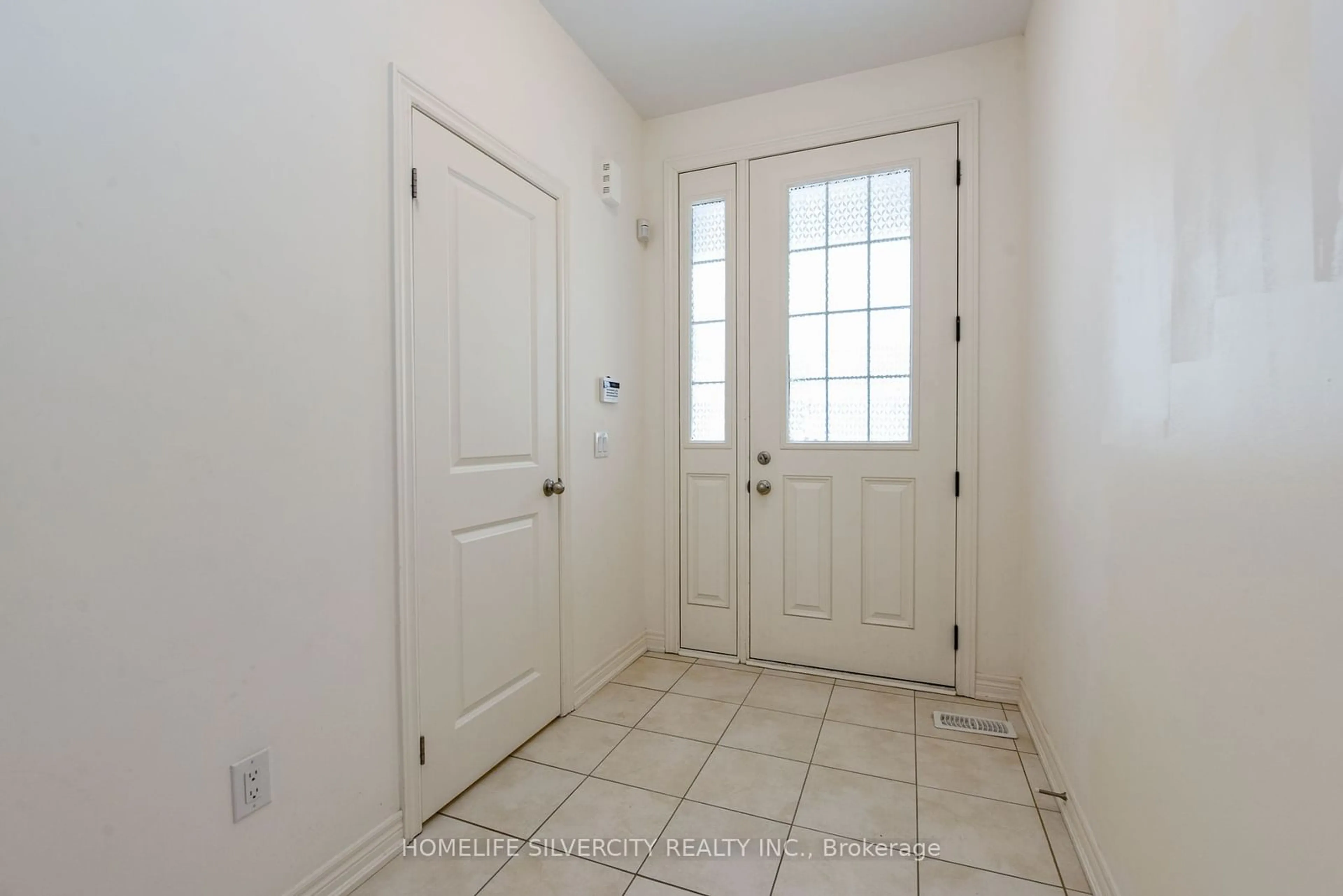 Indoor entryway for 22 Dale Meadows Rd, Brampton Ontario L7A 0B7