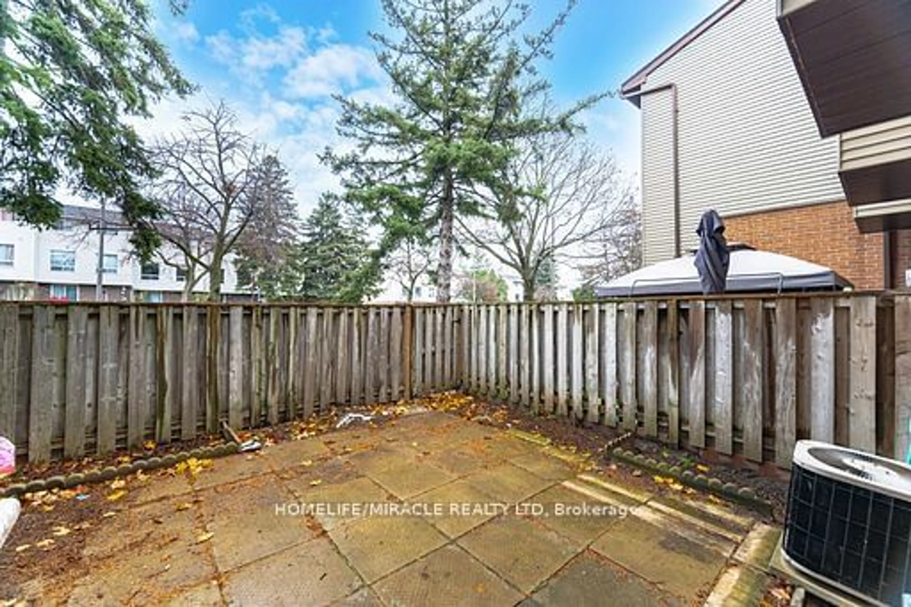 Patio, forest/trees view for 4 Carleton Pl, Brampton Ontario L6T 3Z4