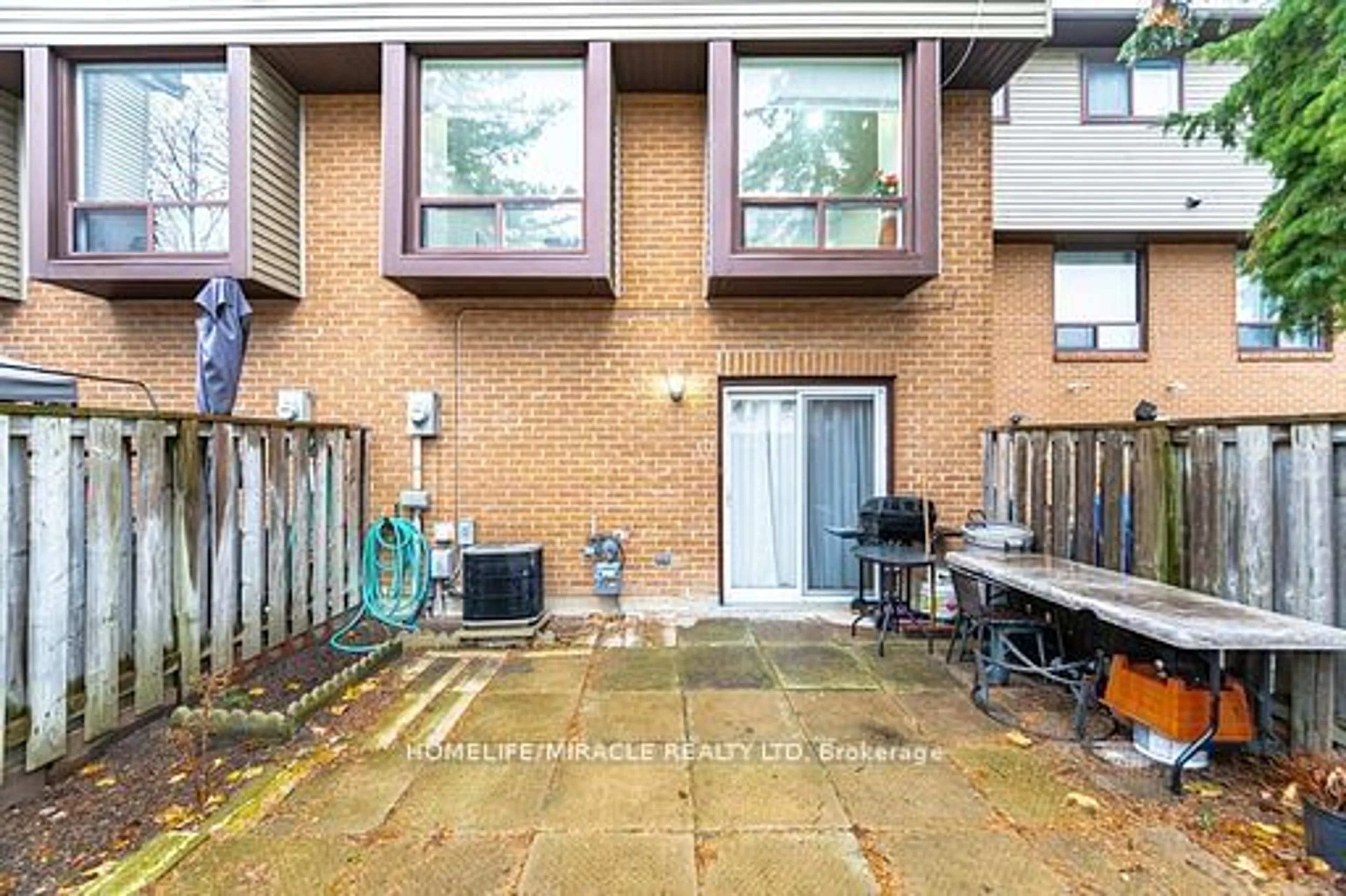 Patio, street for 4 Carleton Pl, Brampton Ontario L6T 3Z4