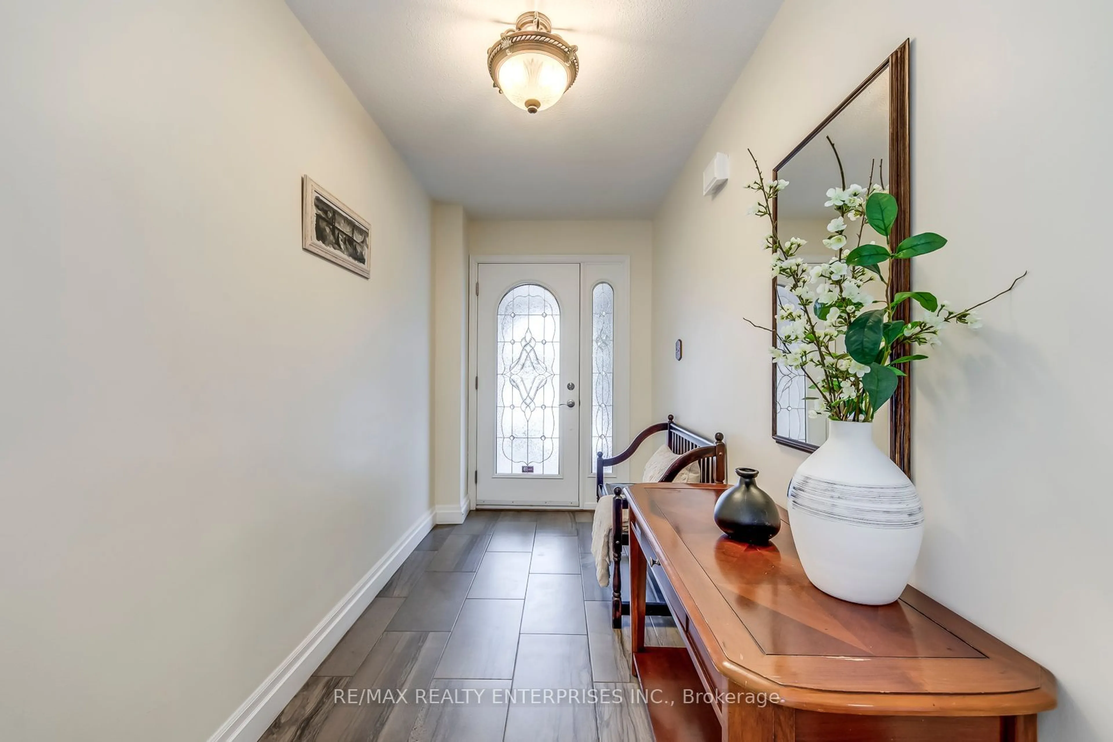 Indoor entryway for 325 Ulric Cres, Oakville Ontario L6K 3R3