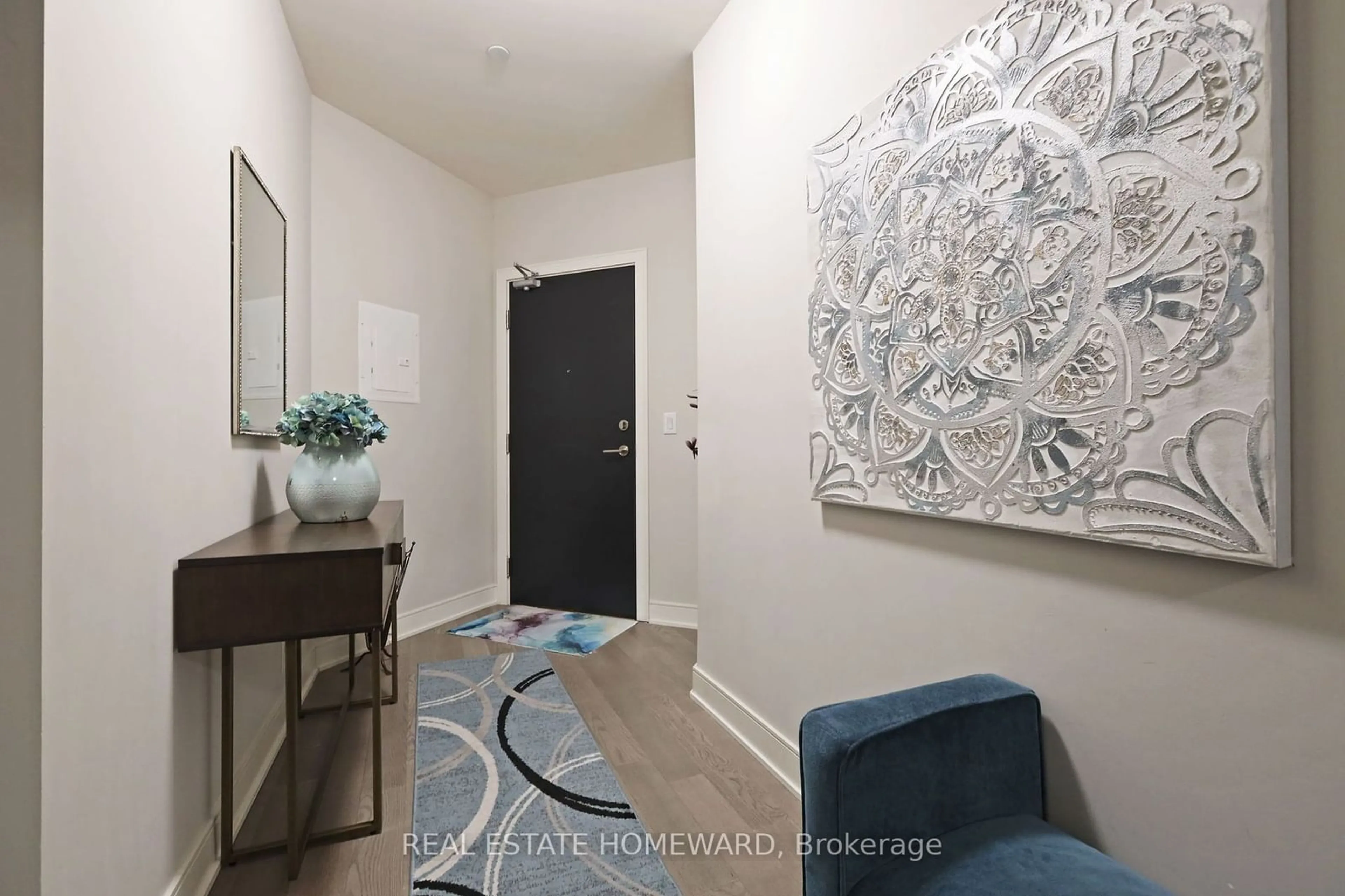 Indoor entryway for 1575 Lakeshore Rd #108, Mississauga Ontario L5J 0B1