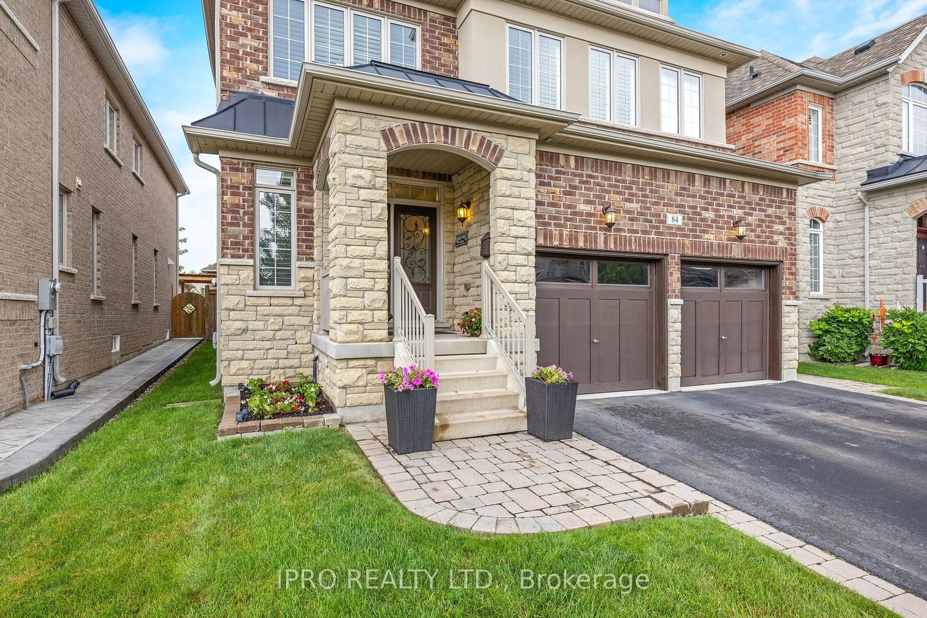 Home with brick exterior material, street for 84 Northwest Crt, Halton Hills Ontario L7G 0K7